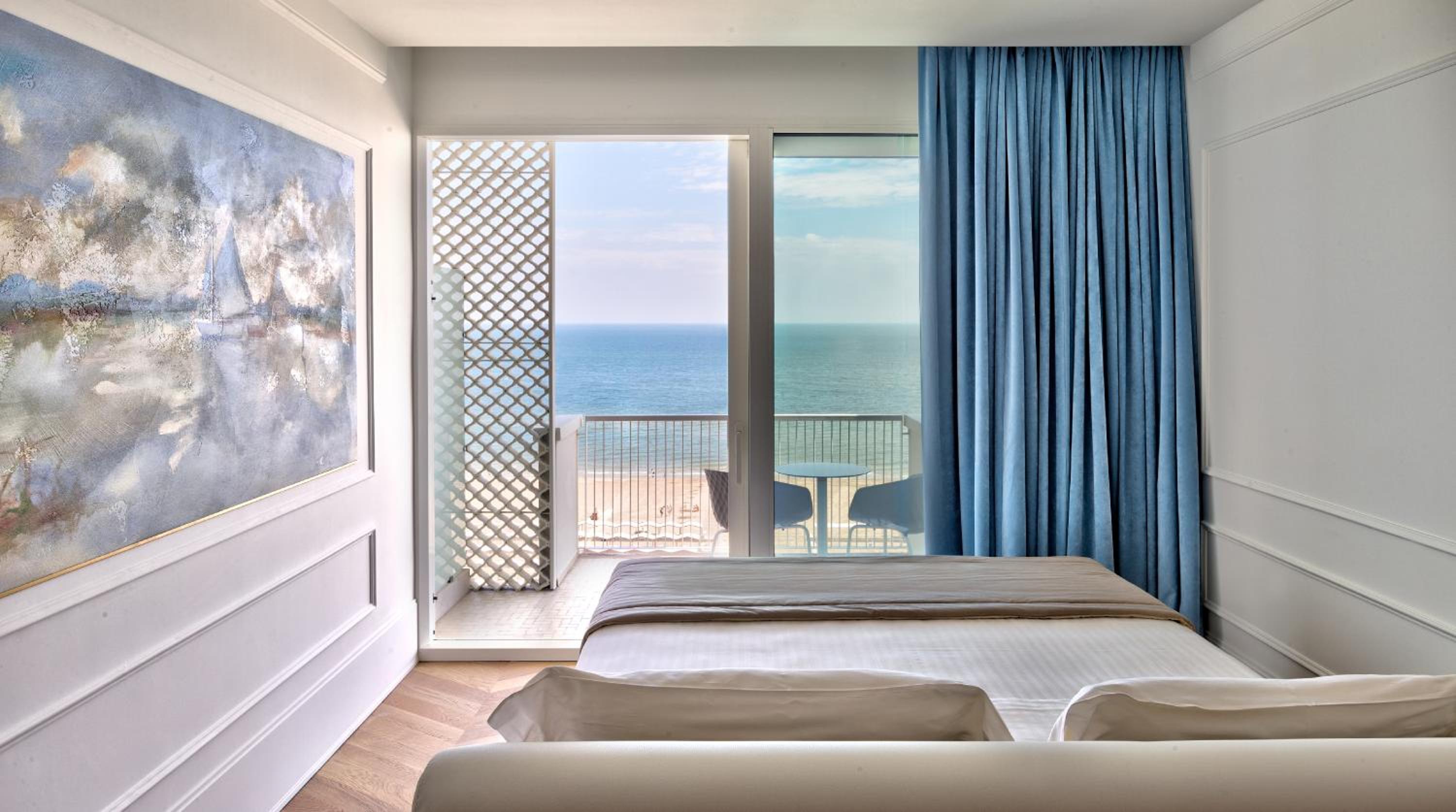 Queen Room with Sea View - Photo 7