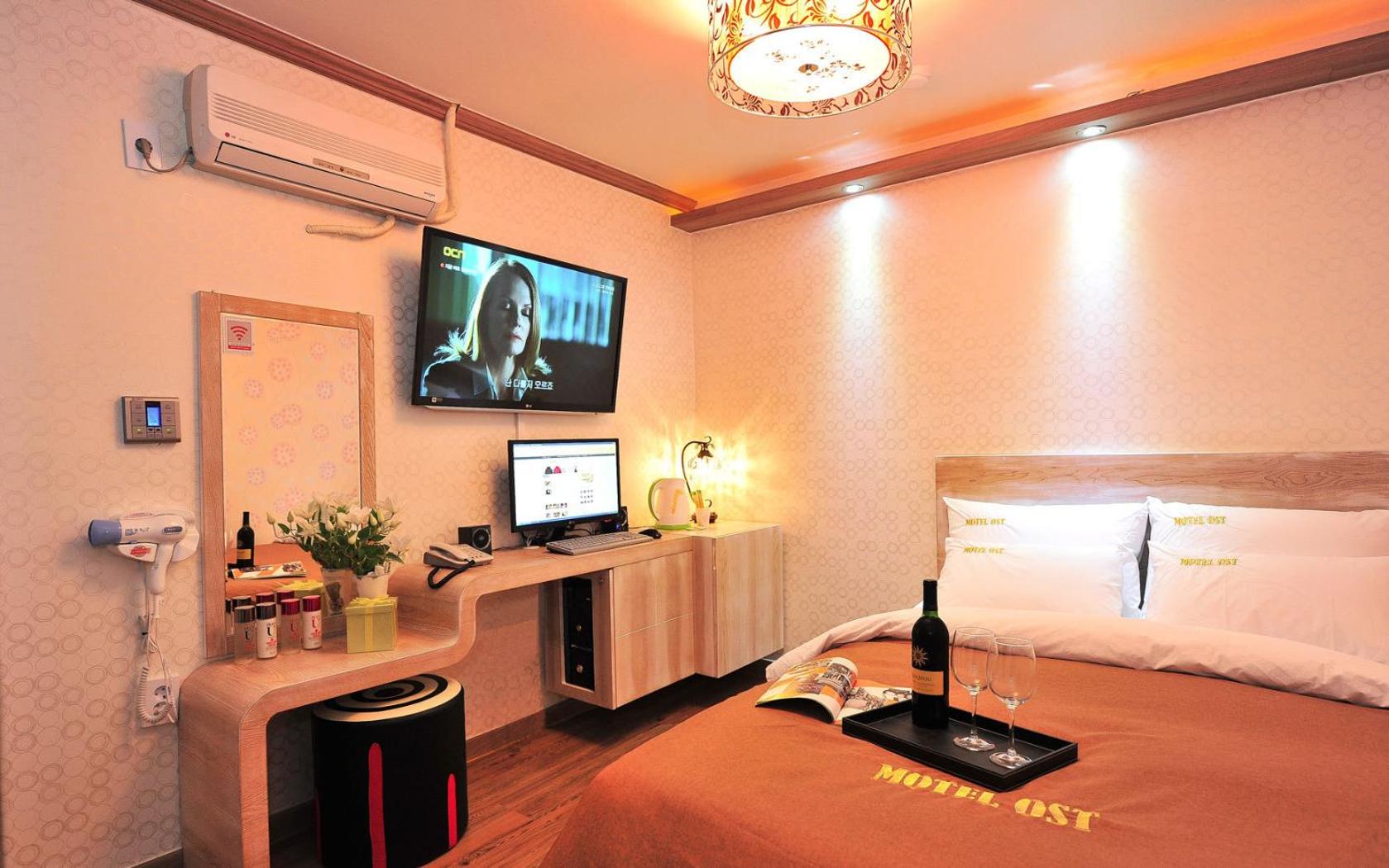 Deluxe Double Room - Photo 14