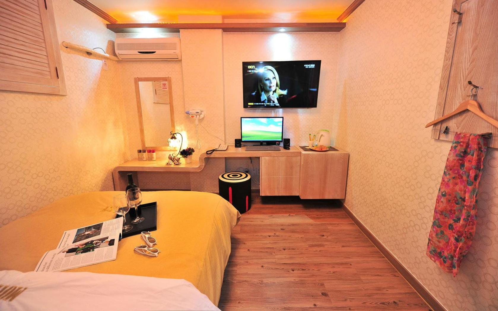 Deluxe Double Room - Photo 20