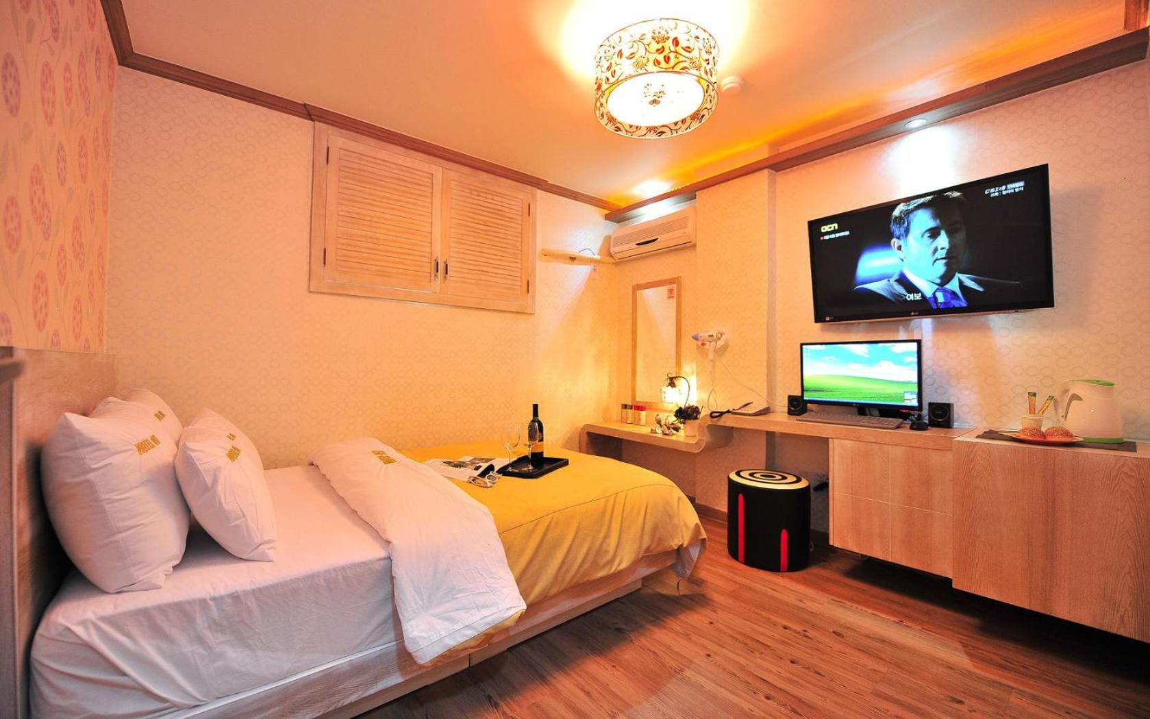 Deluxe Double Room - Photo 18