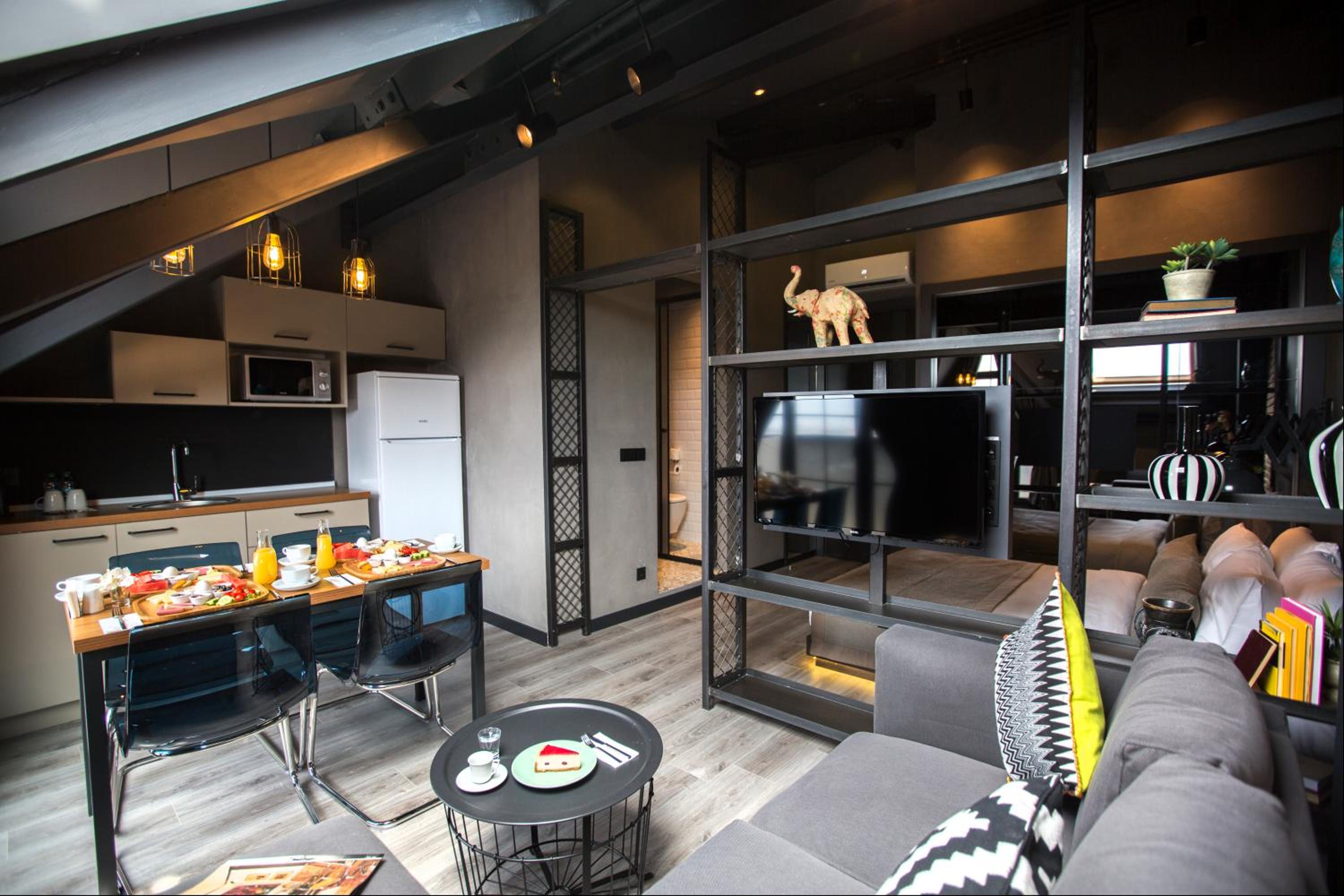 Penthouse photo 3