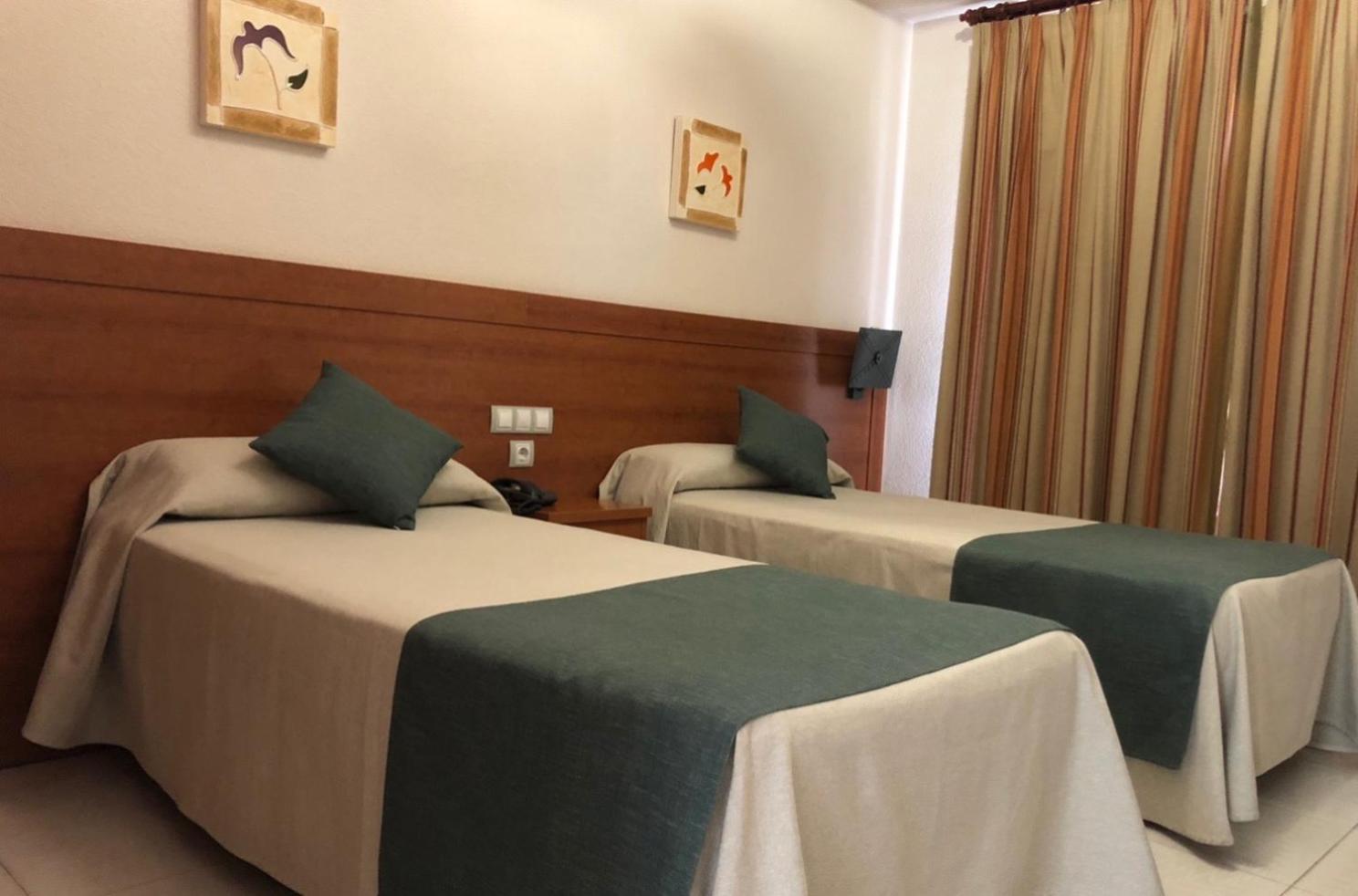 Double or Twin Room - Photo 9