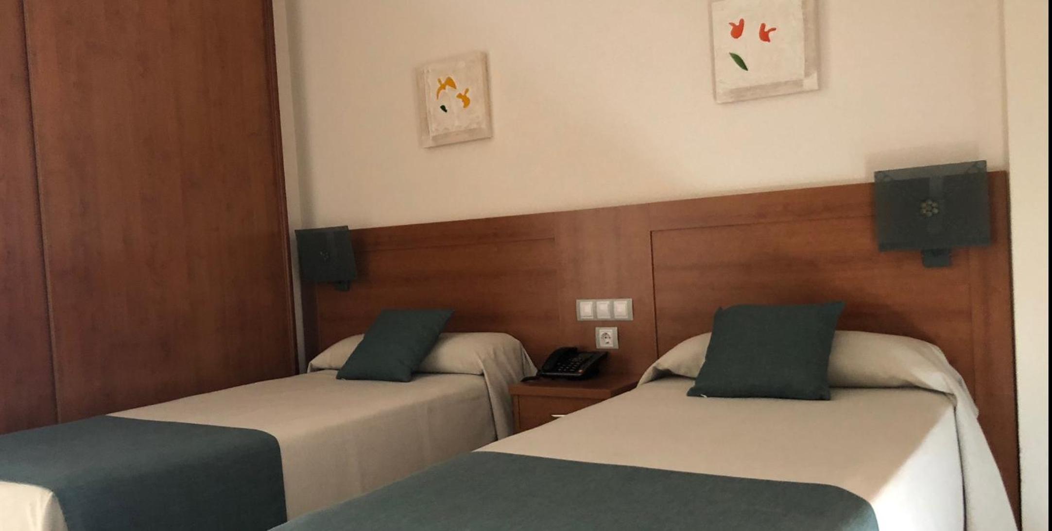 Double or Twin Room - Photo 12