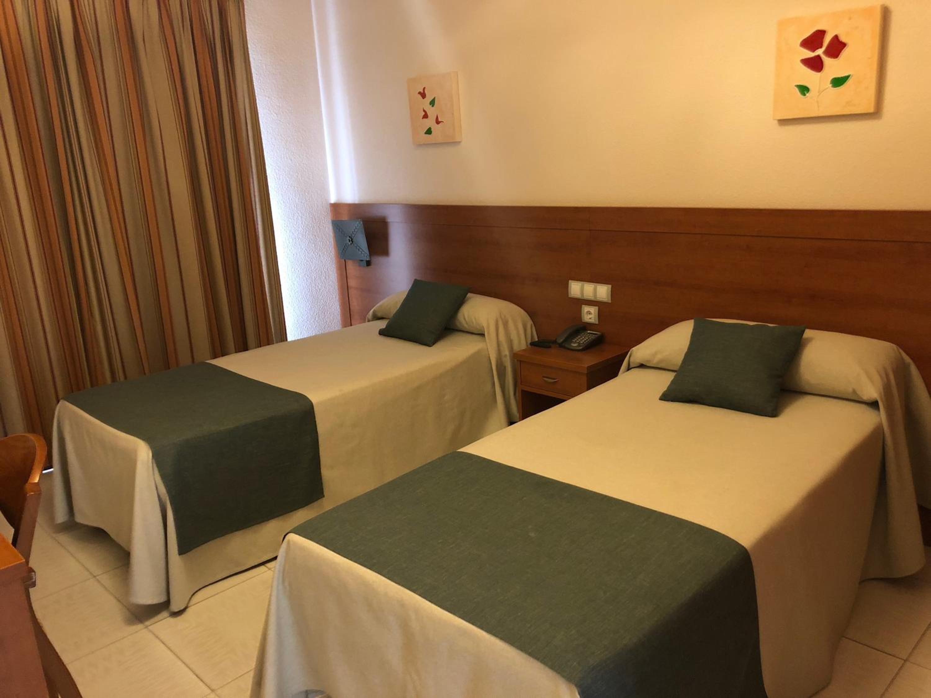 Double or Twin Room - Photo 8