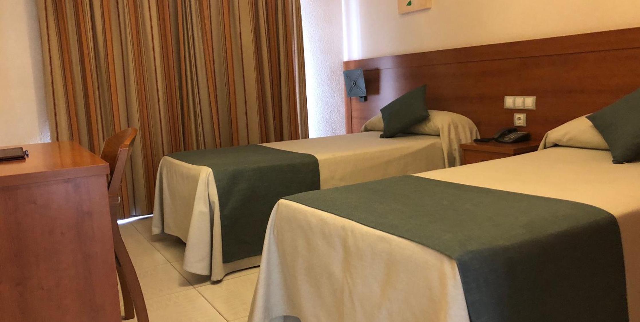 Double or Twin Room - Photo 13
