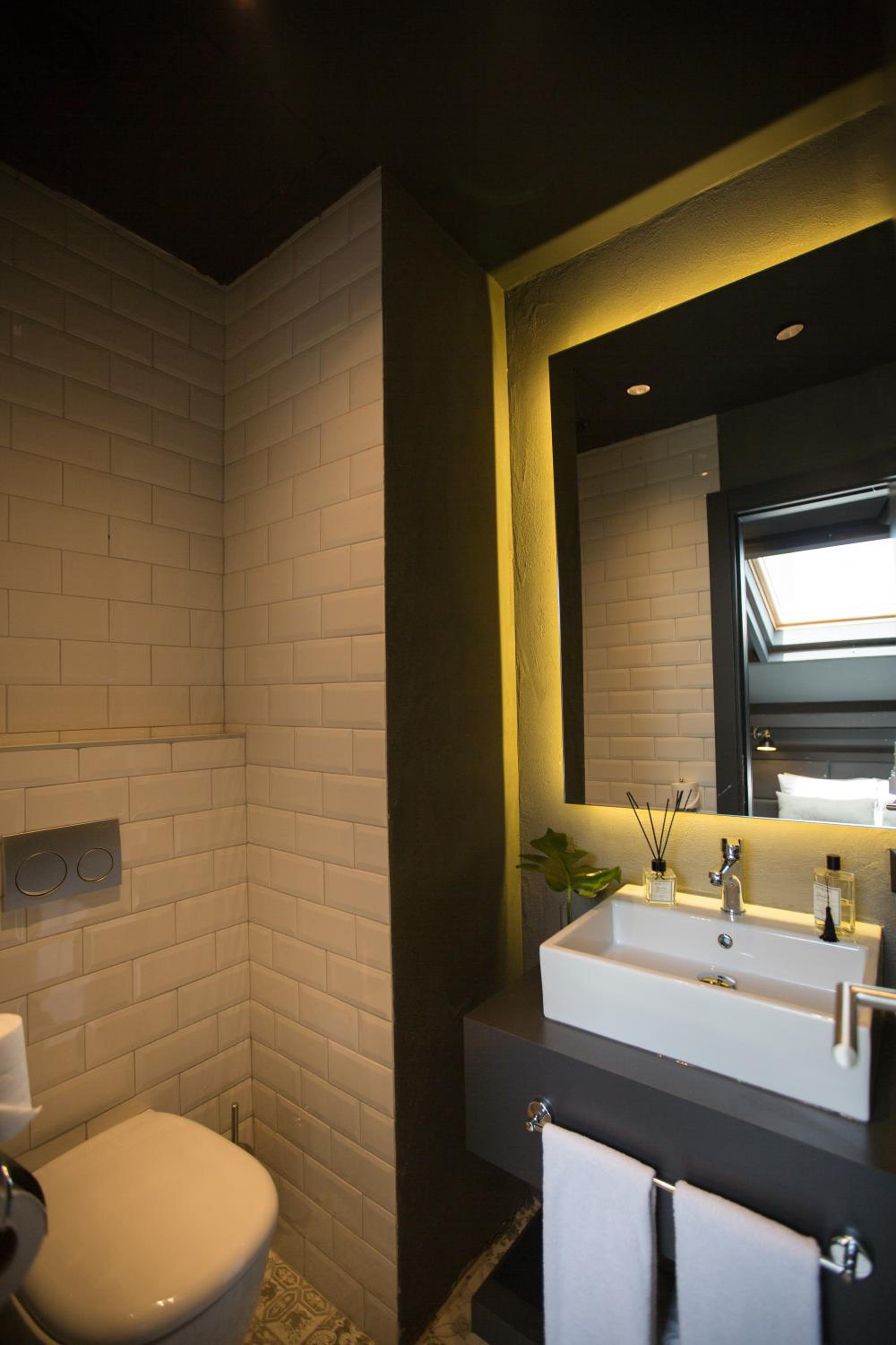 Corner Suite with Terrace photo 2