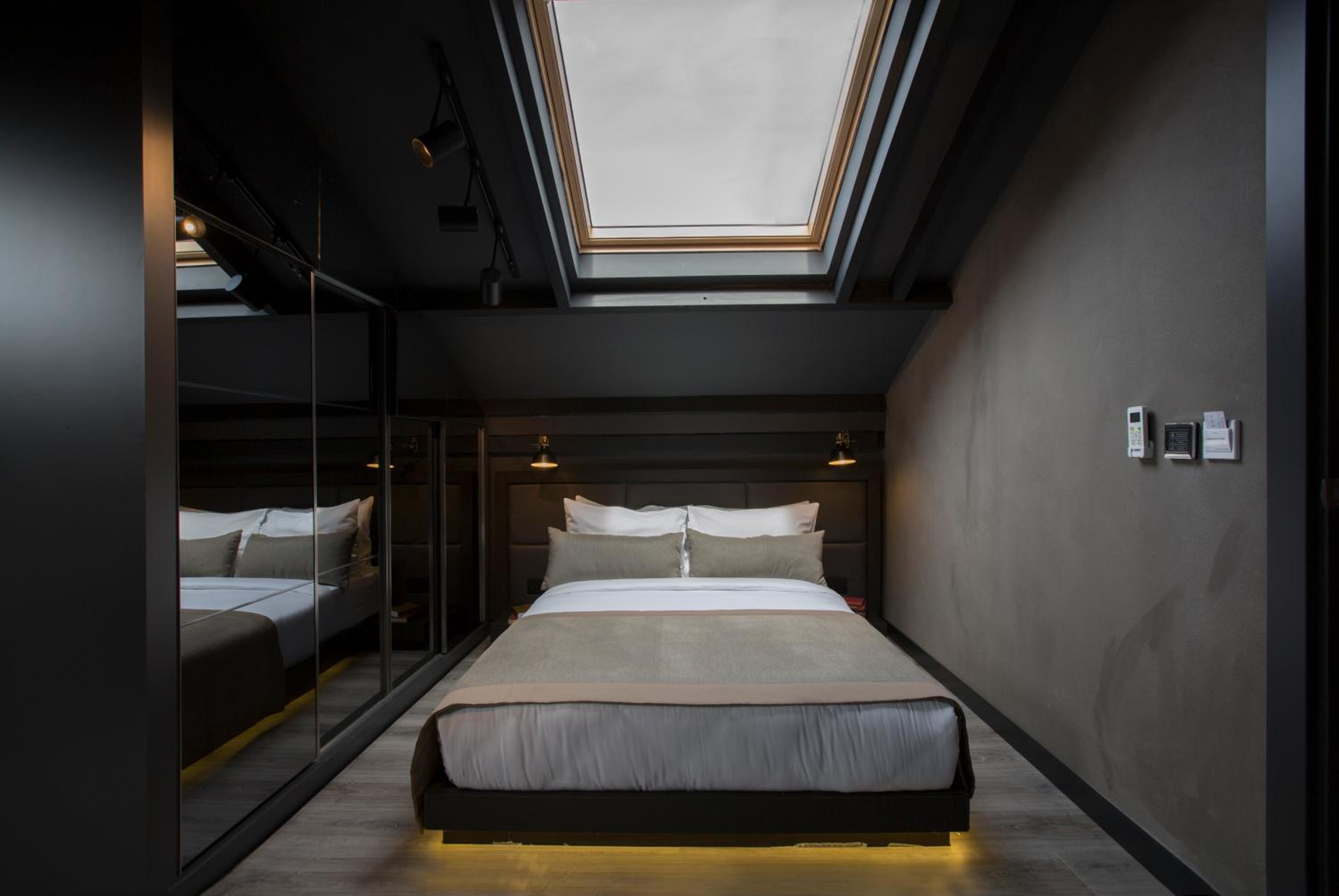 Corner Suite with Terrace photo 1