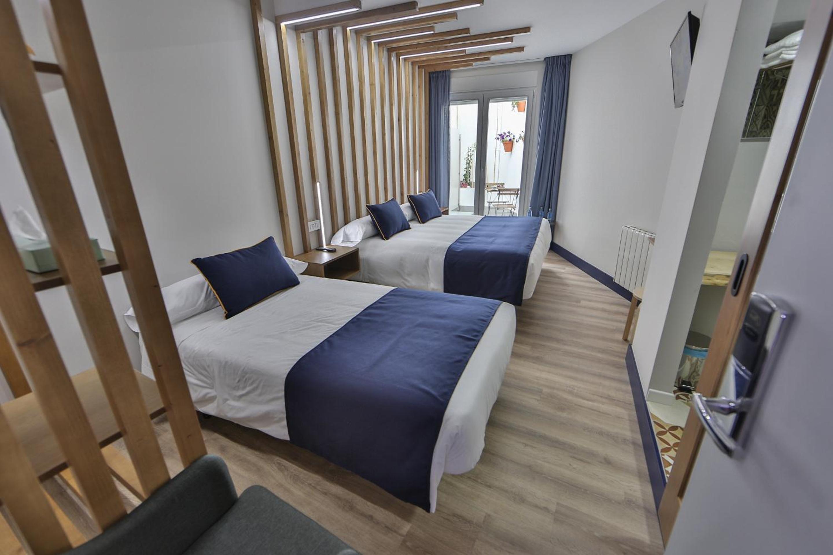 Triple Room with Courtyard View