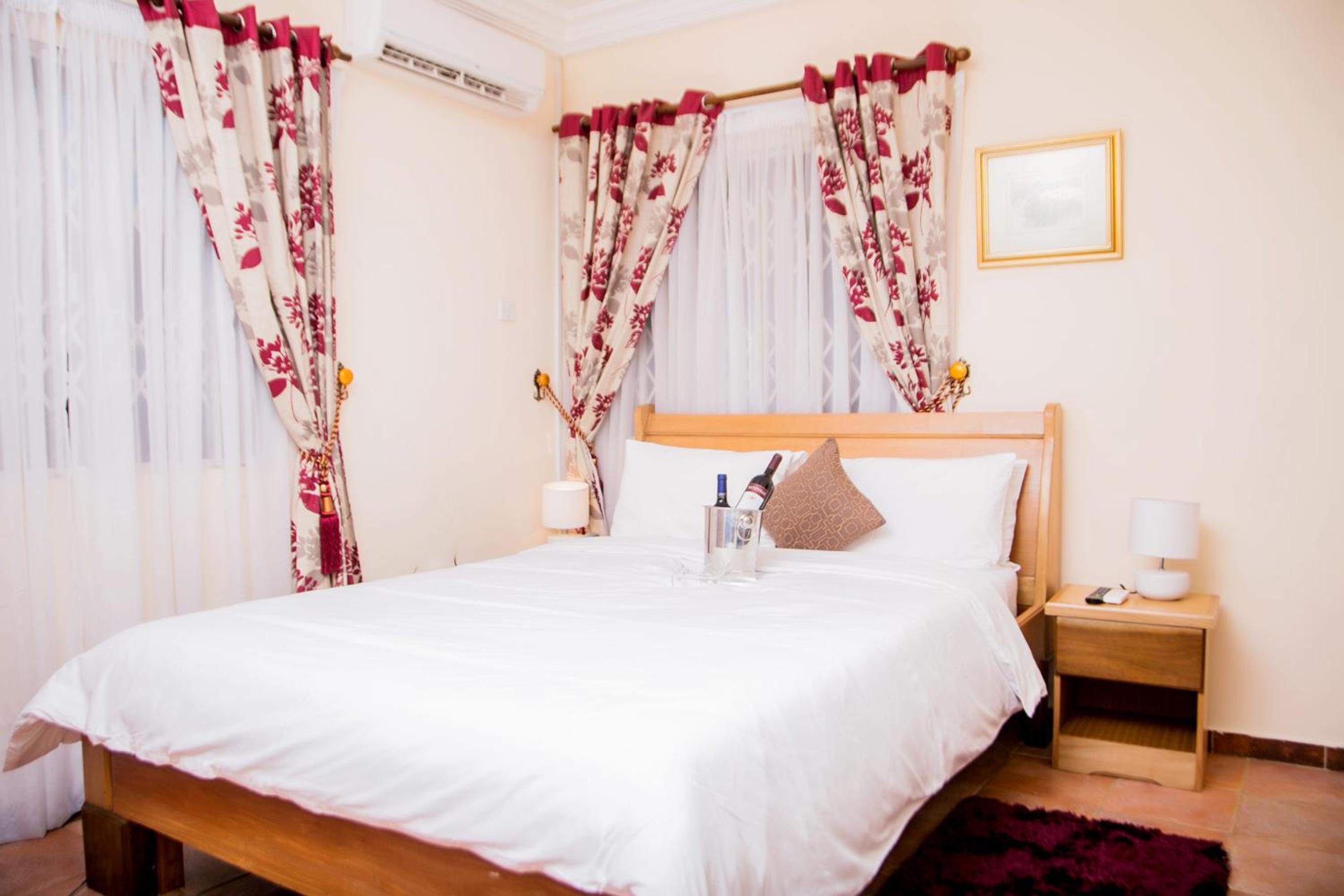 Standard Queen Room