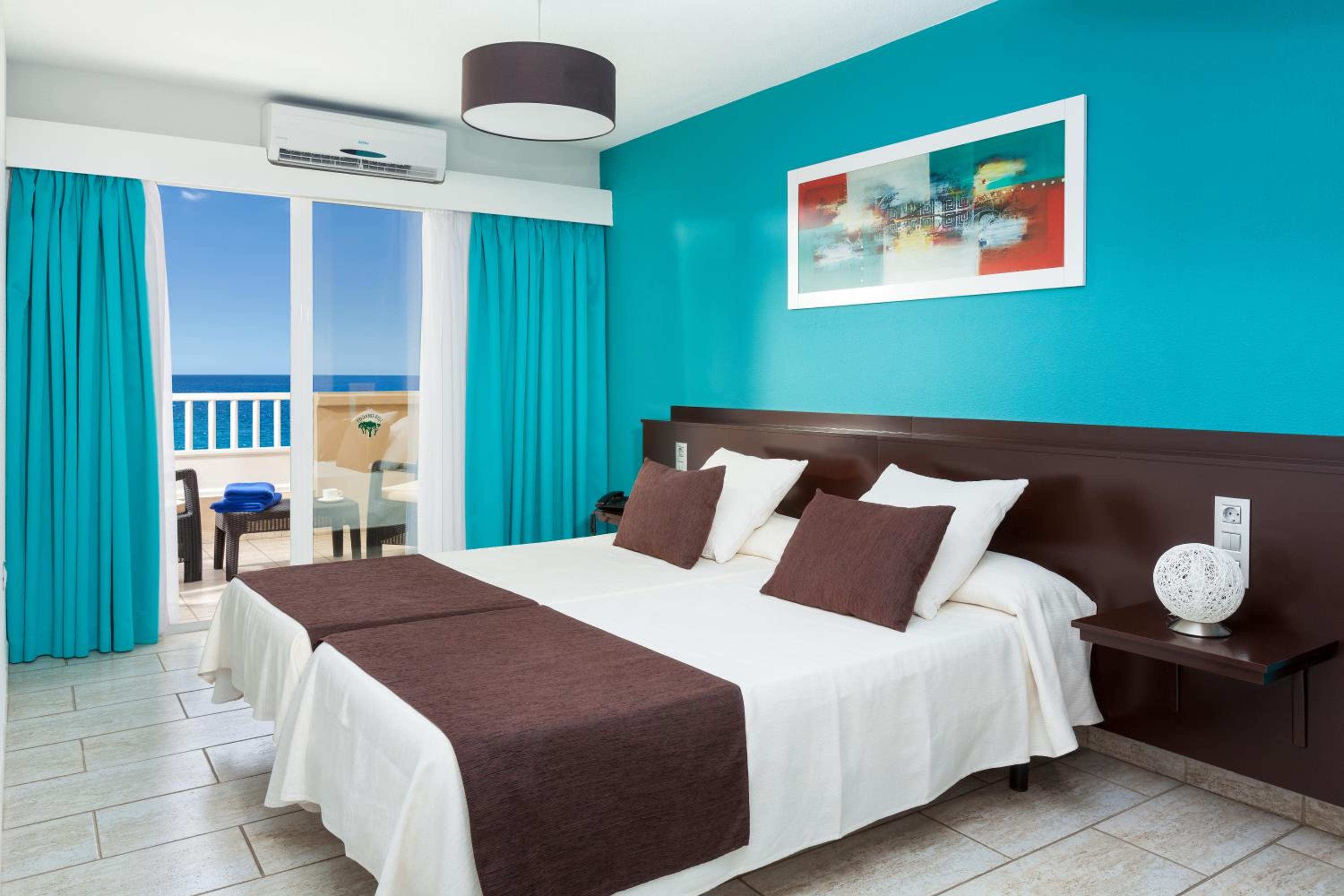 One-Bedroom Apartment with Sea View (3 Adults)