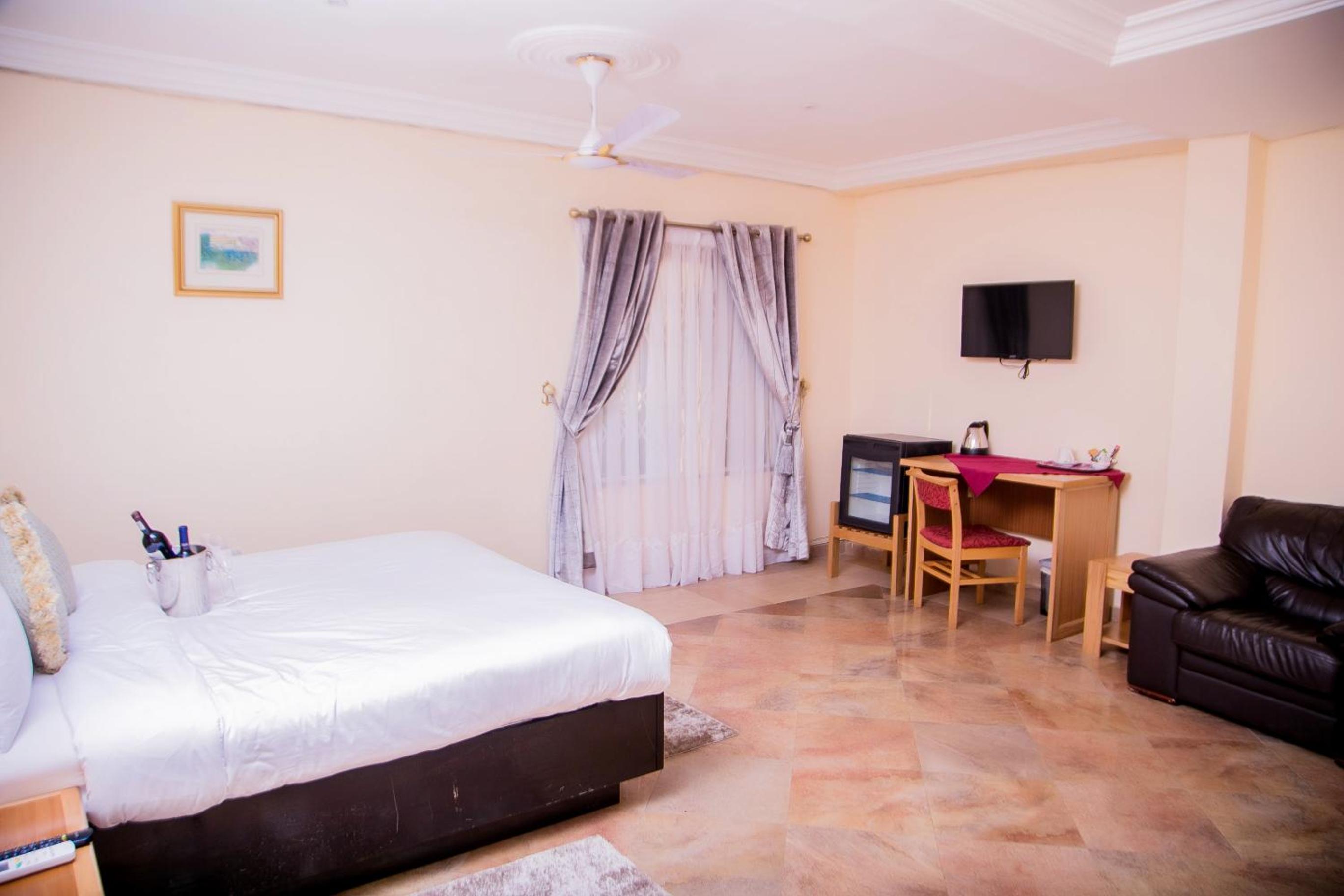 Deluxe King Room photo 2