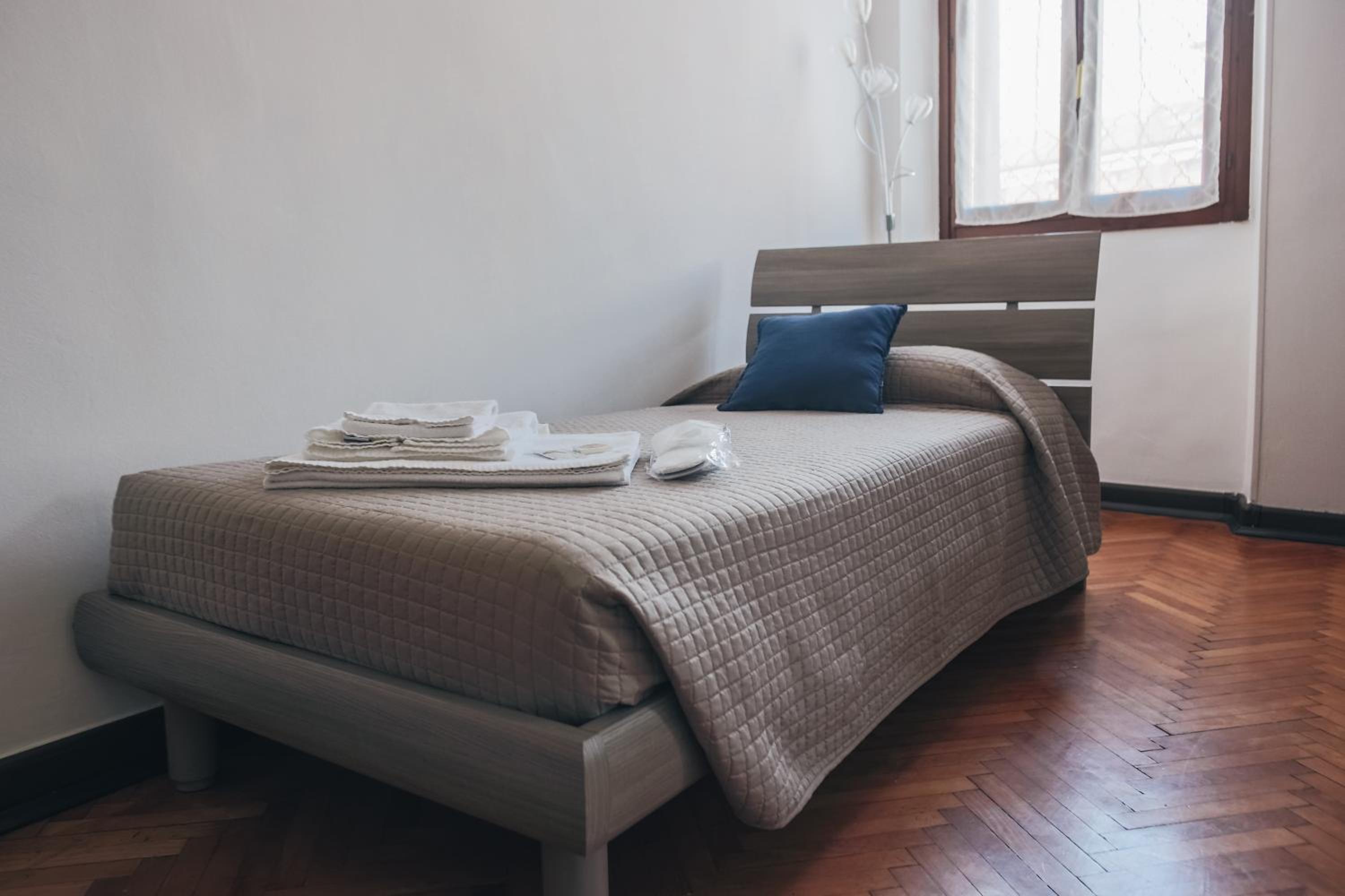 Standard Triple Room - Photo 12