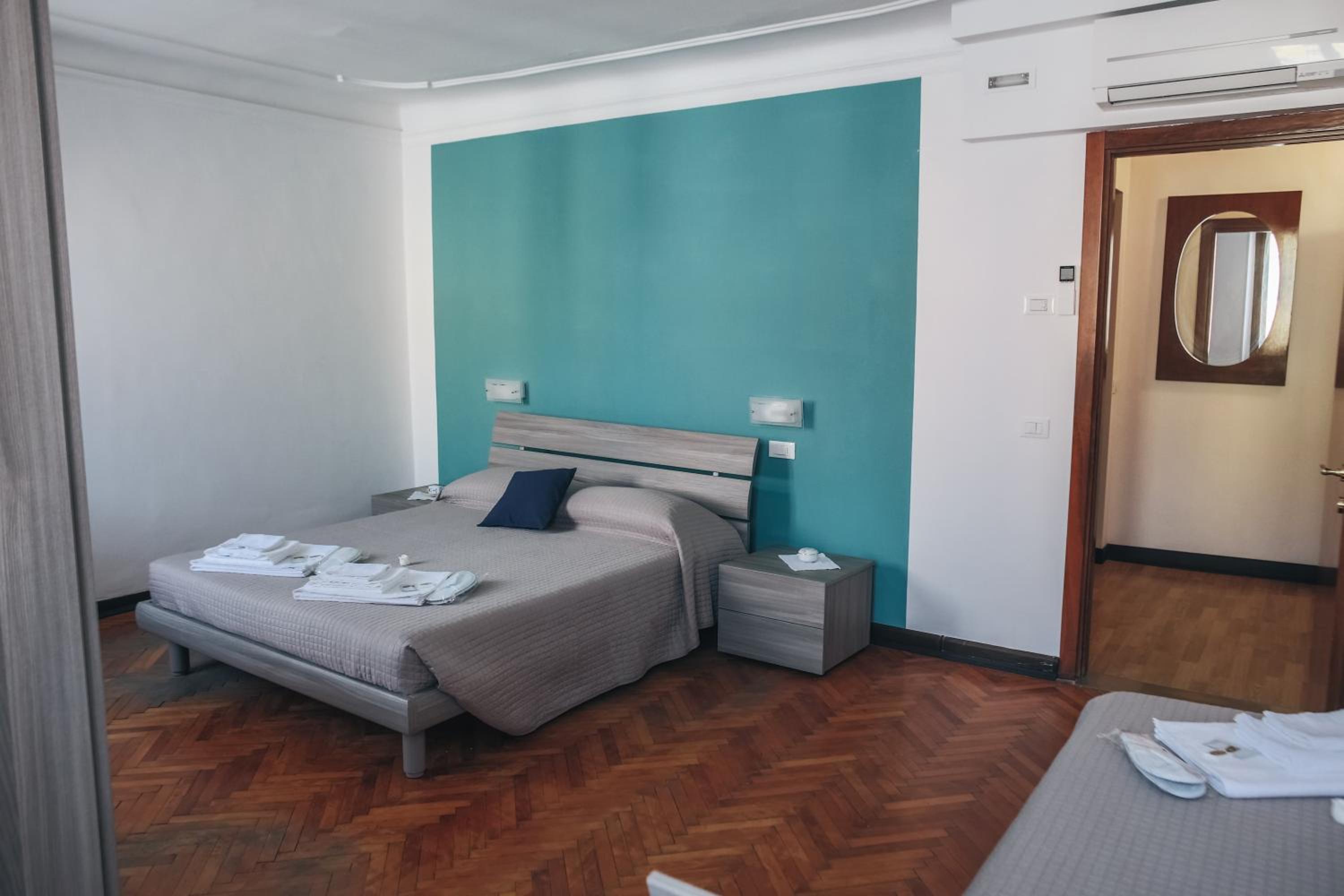 Standard Triple Room - Photo 14