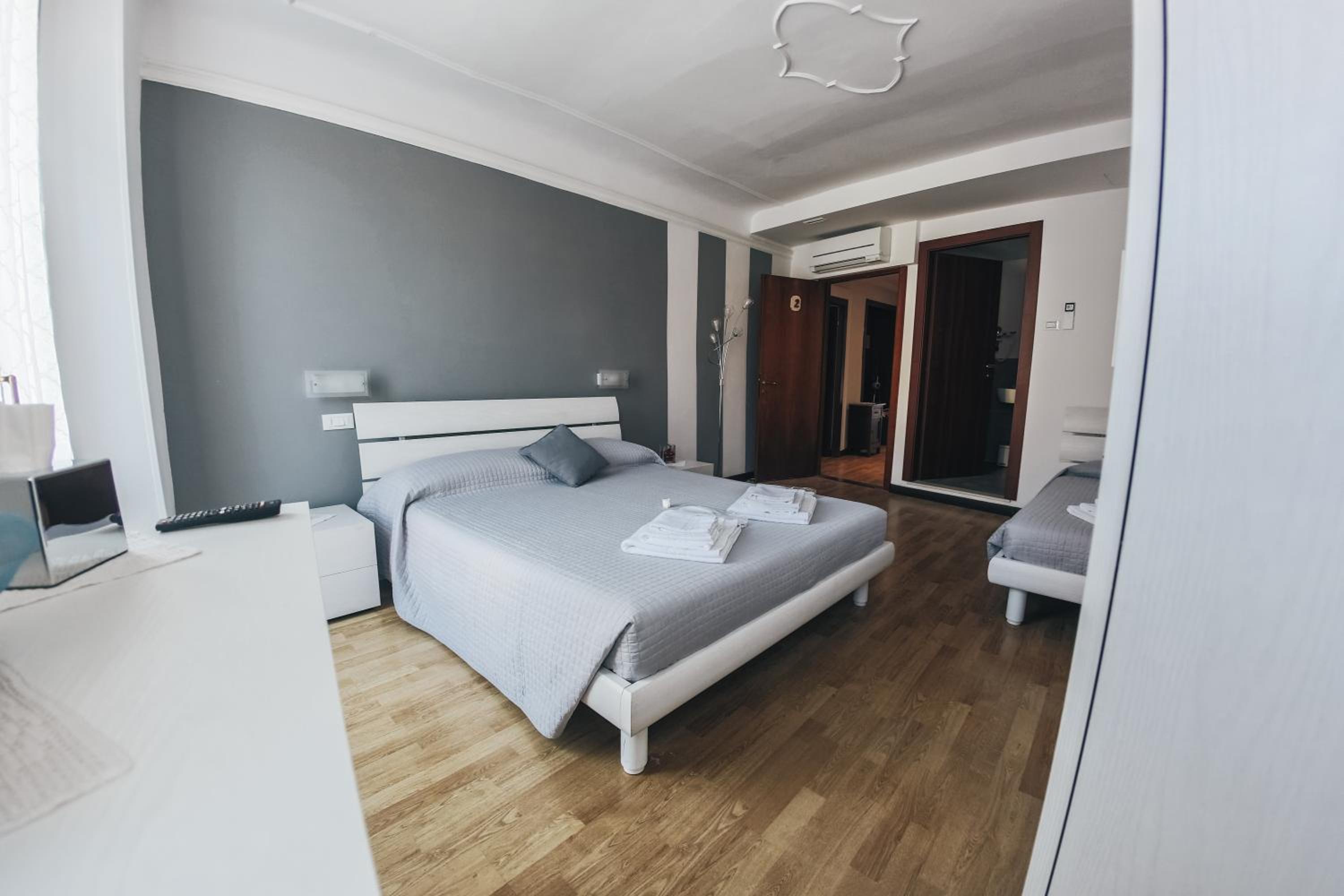 Triple Room - Photo 10