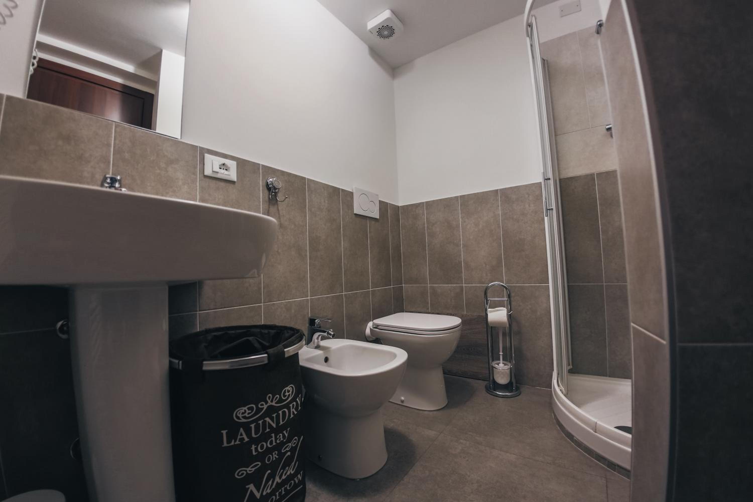 Triple Room - Photo 6