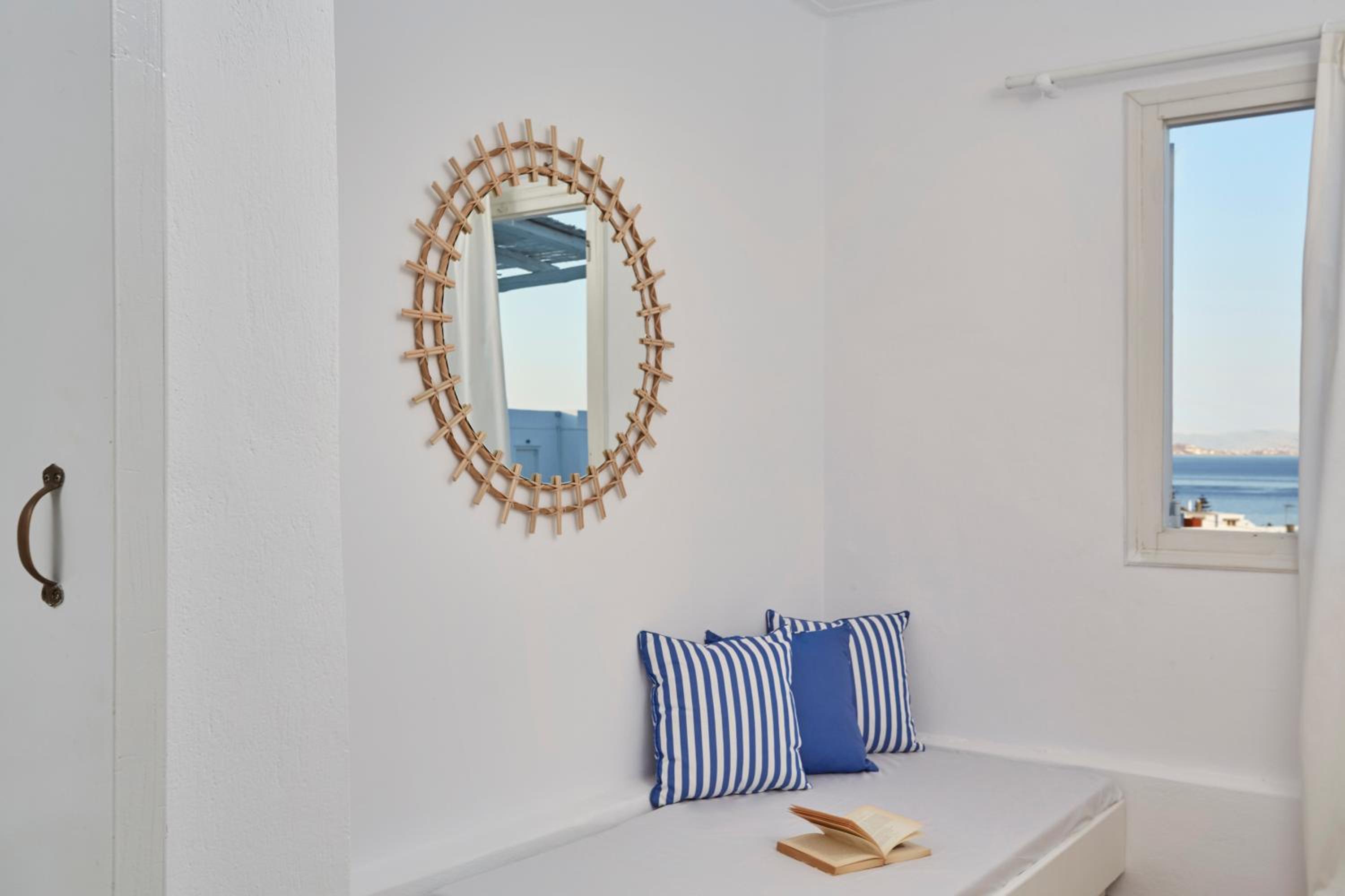 Superior Double Room with Sea View - Photo 8