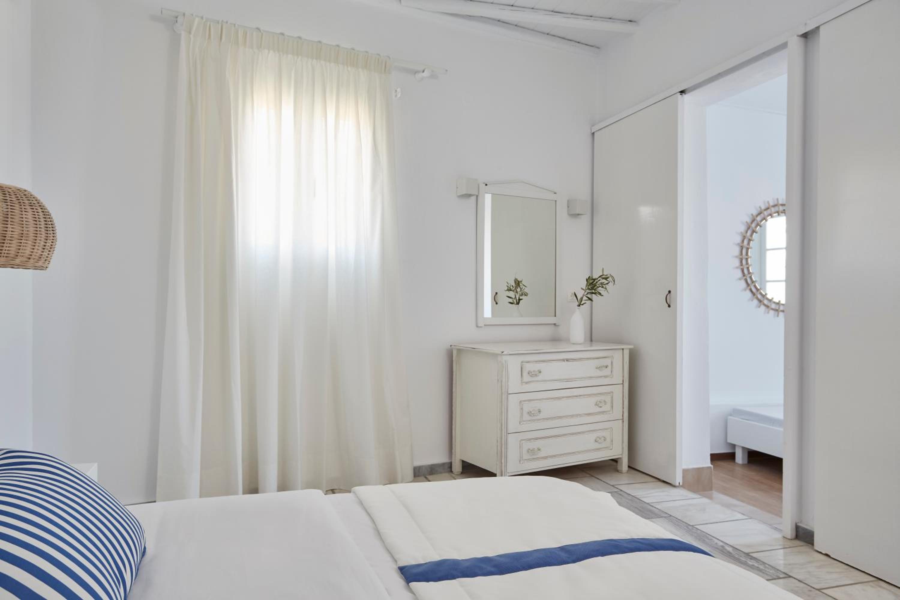 Superior Double Room with Sea View - Photo 4