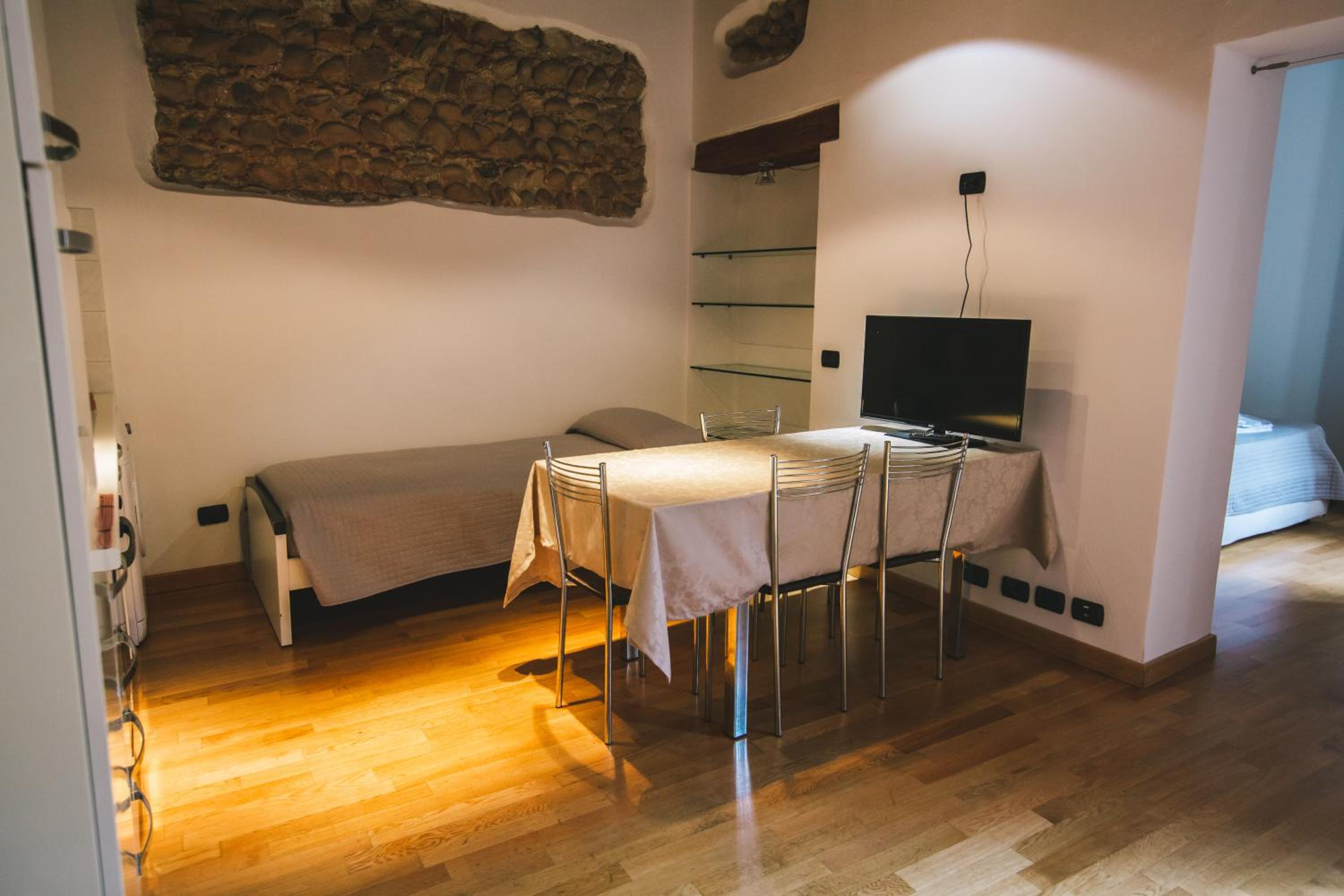 One-Bedroom Apartment - Photo 1