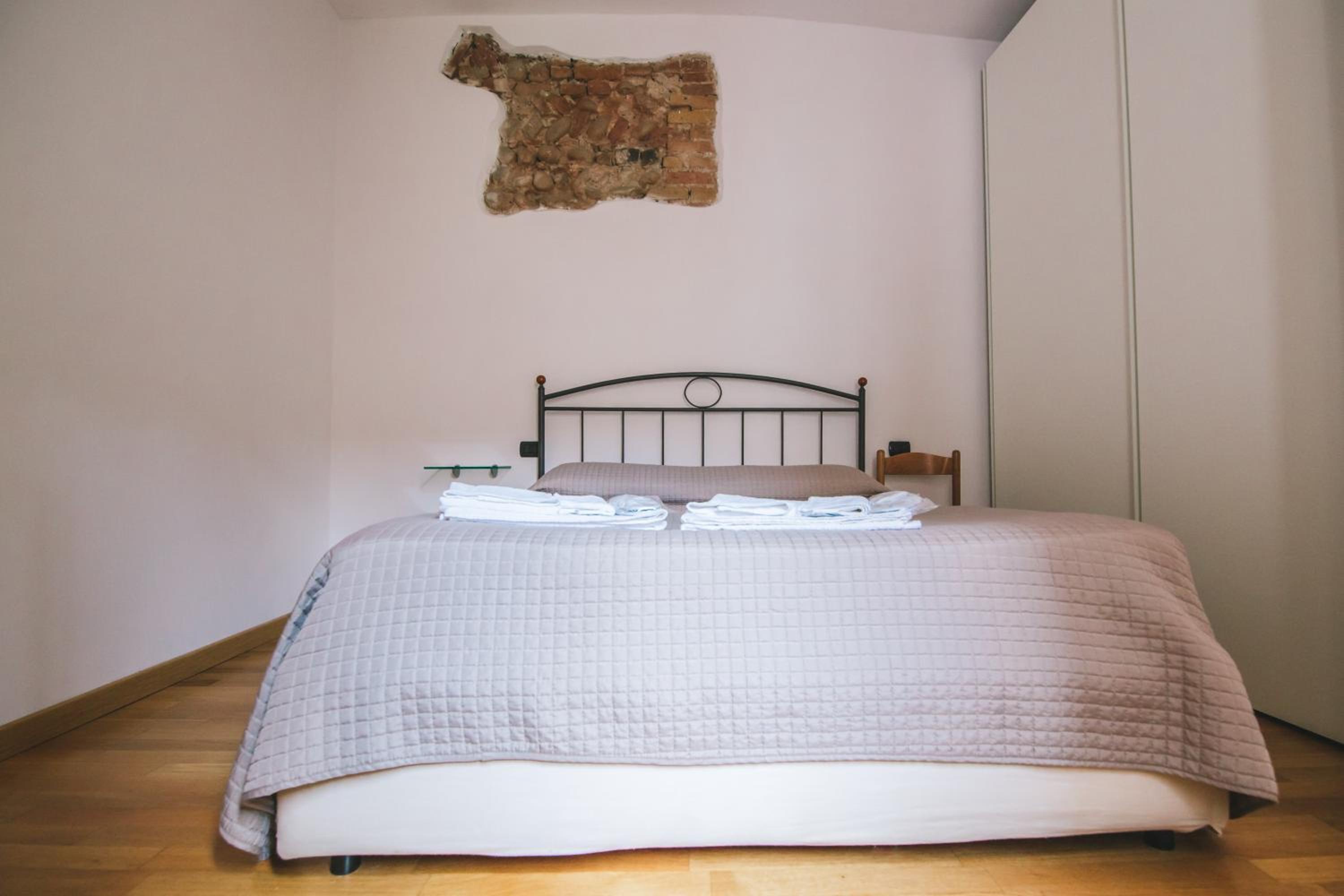 One-Bedroom Apartment - Photo 4