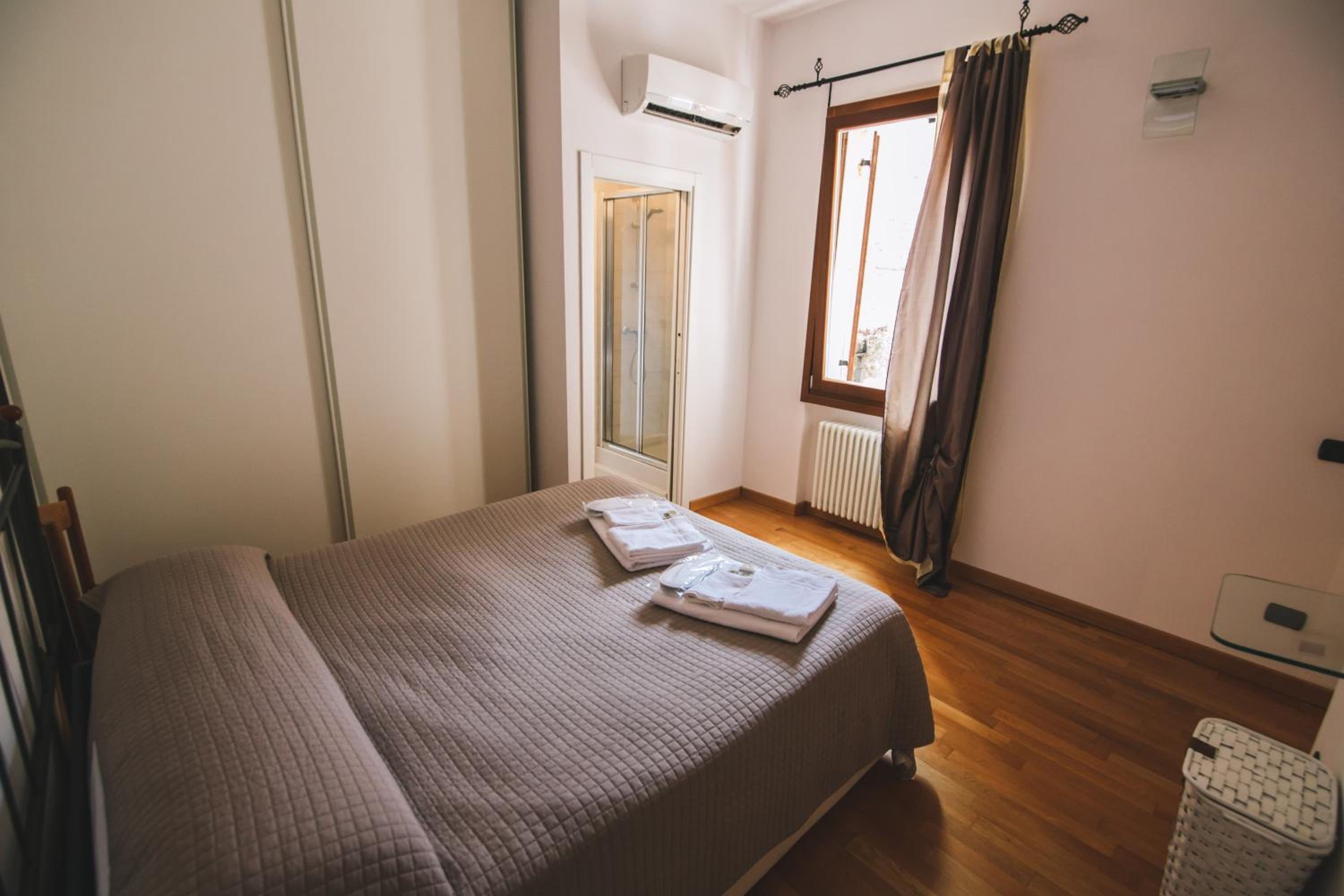One-Bedroom Apartment - Photo 5