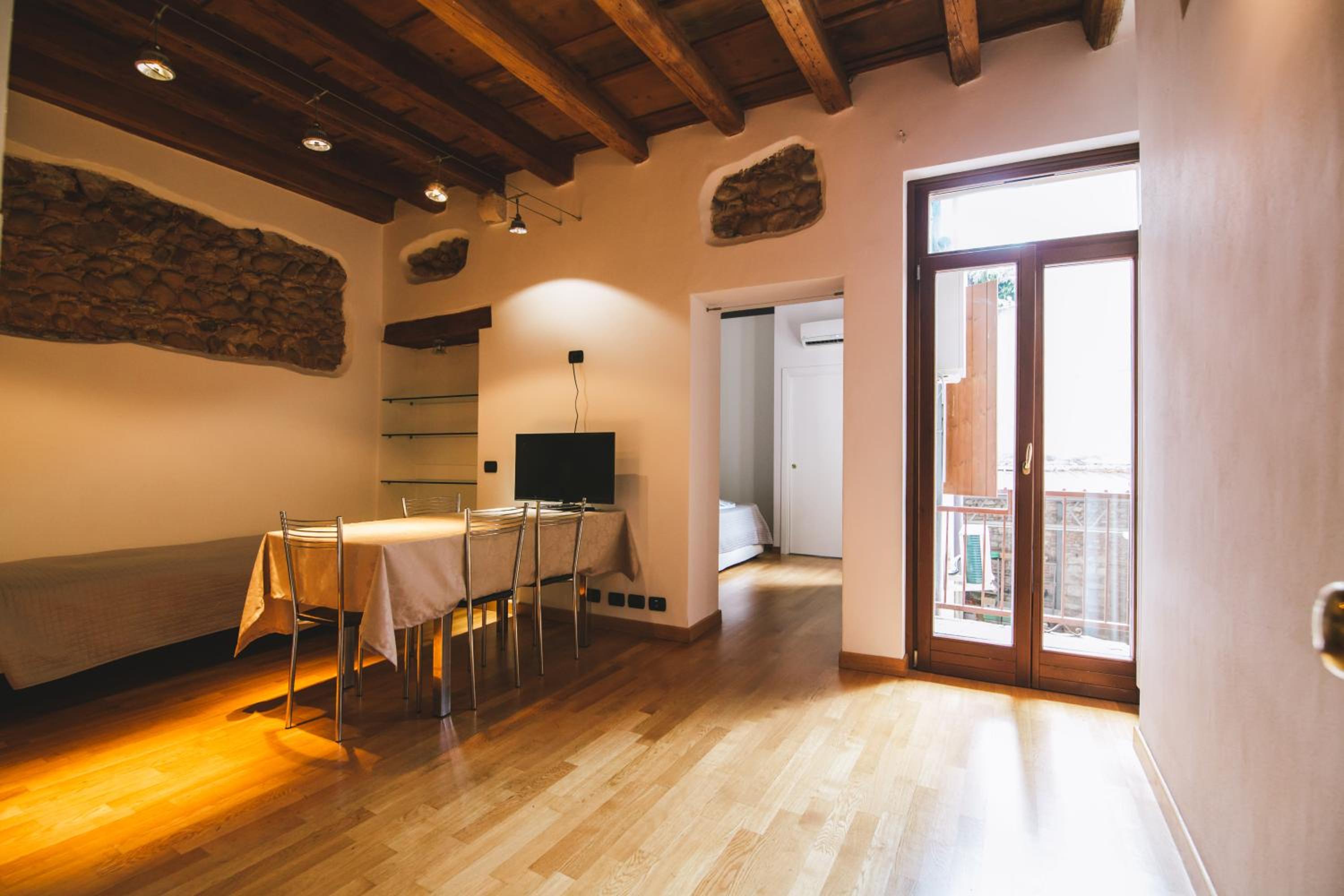 One-Bedroom Apartment - Photo 3