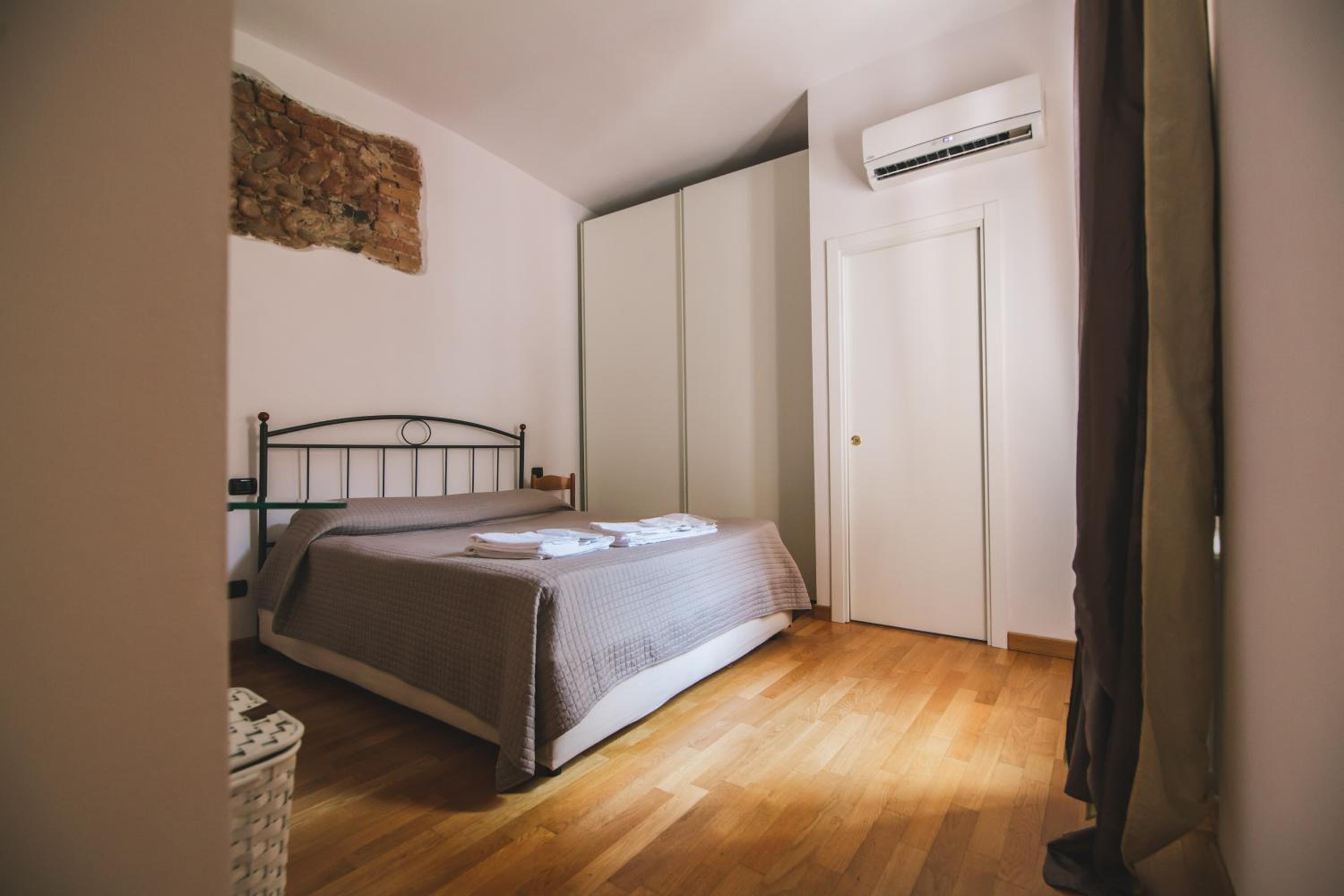 One-Bedroom Apartment - Photo 6