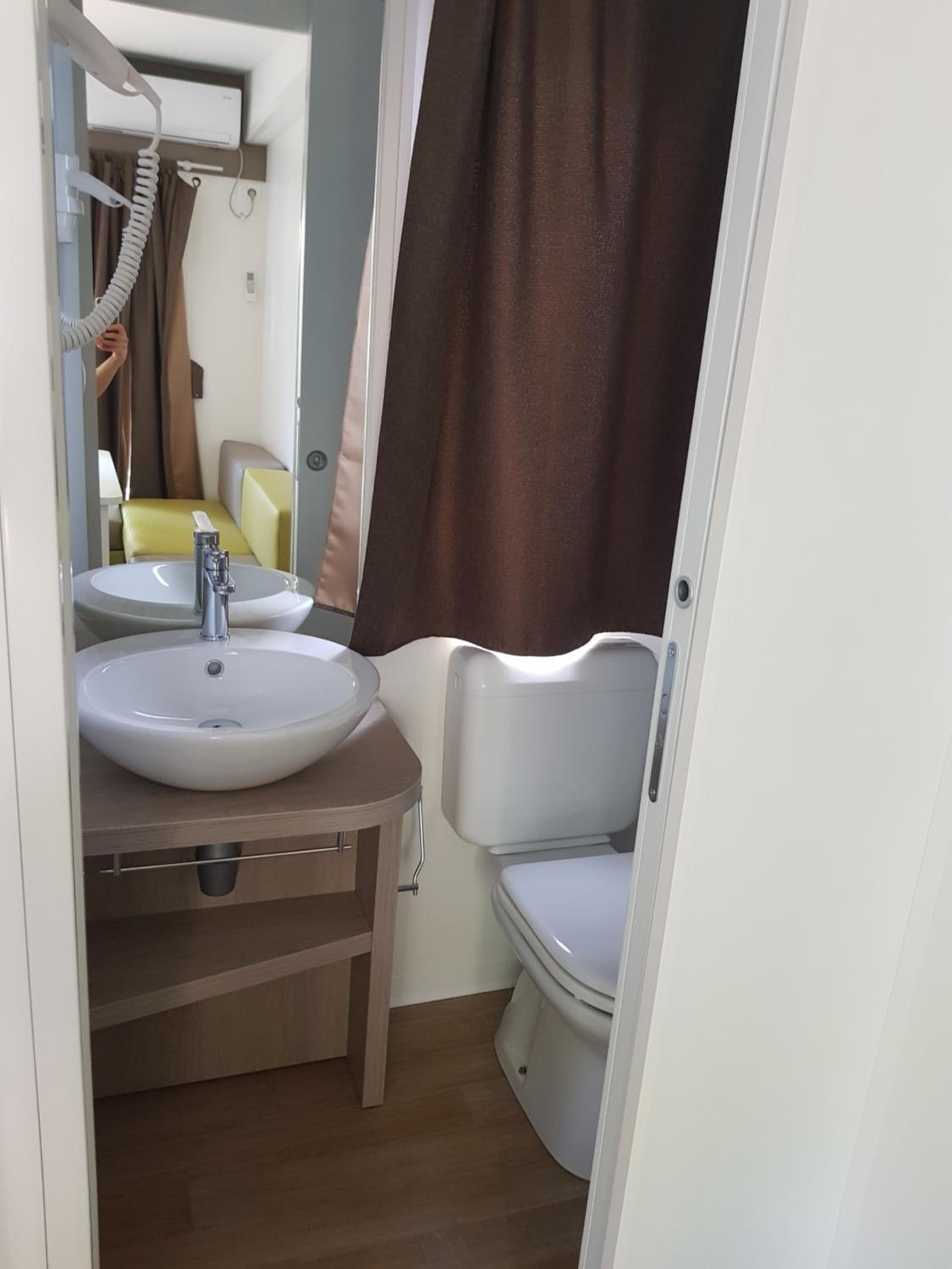 Mobile Home photo 3