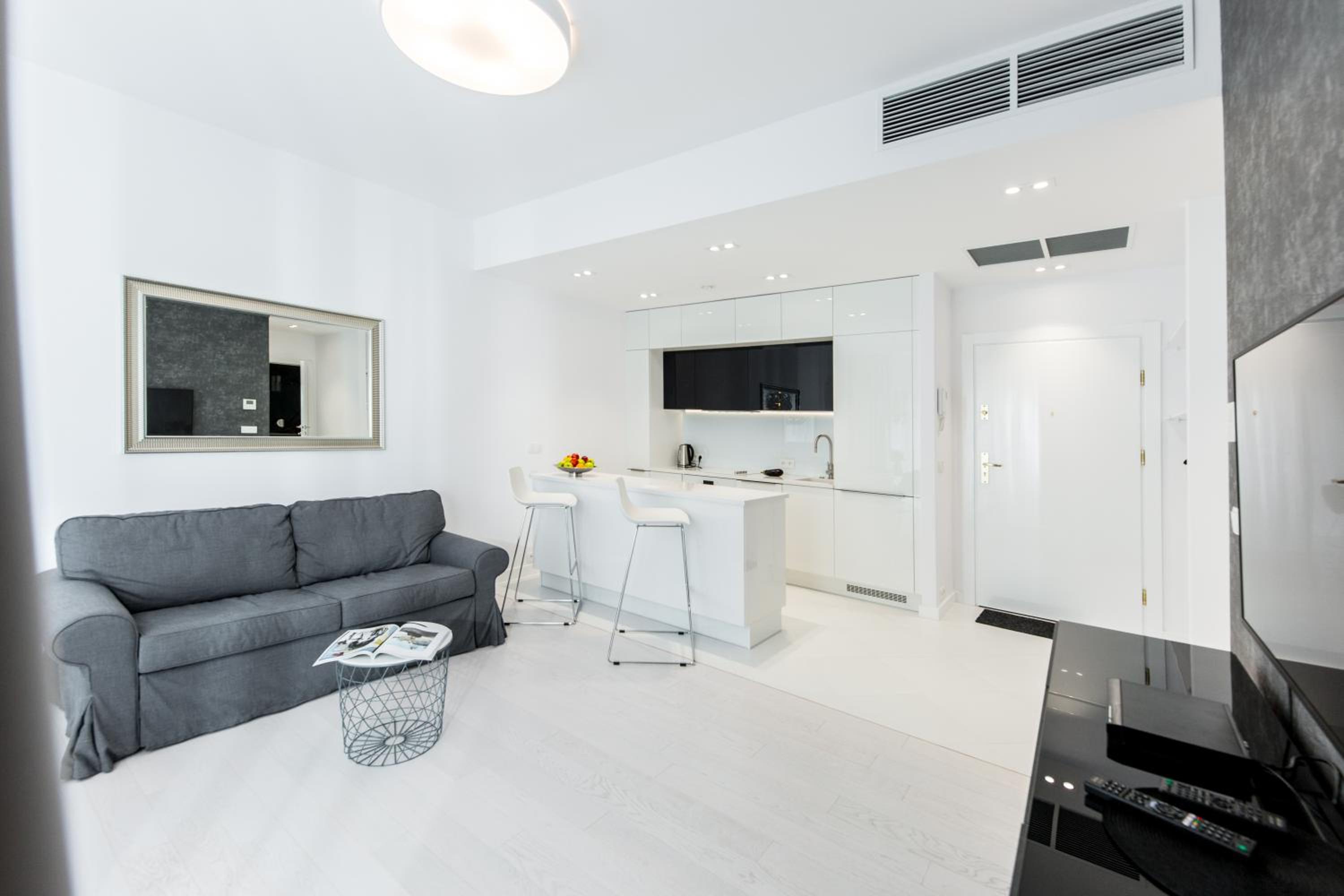 Deluxe One-Bedroom Apartment with Partial Sea View - III photo 2