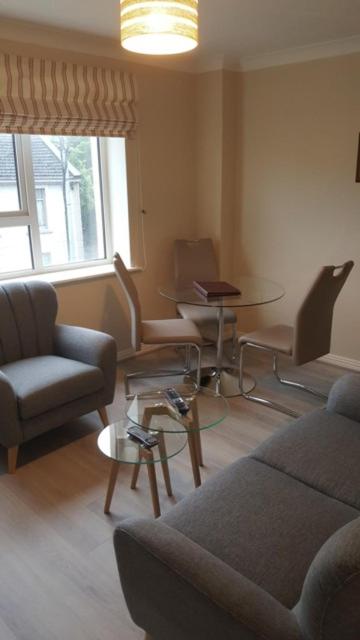 One-Bedroom Apartment - Photo 2