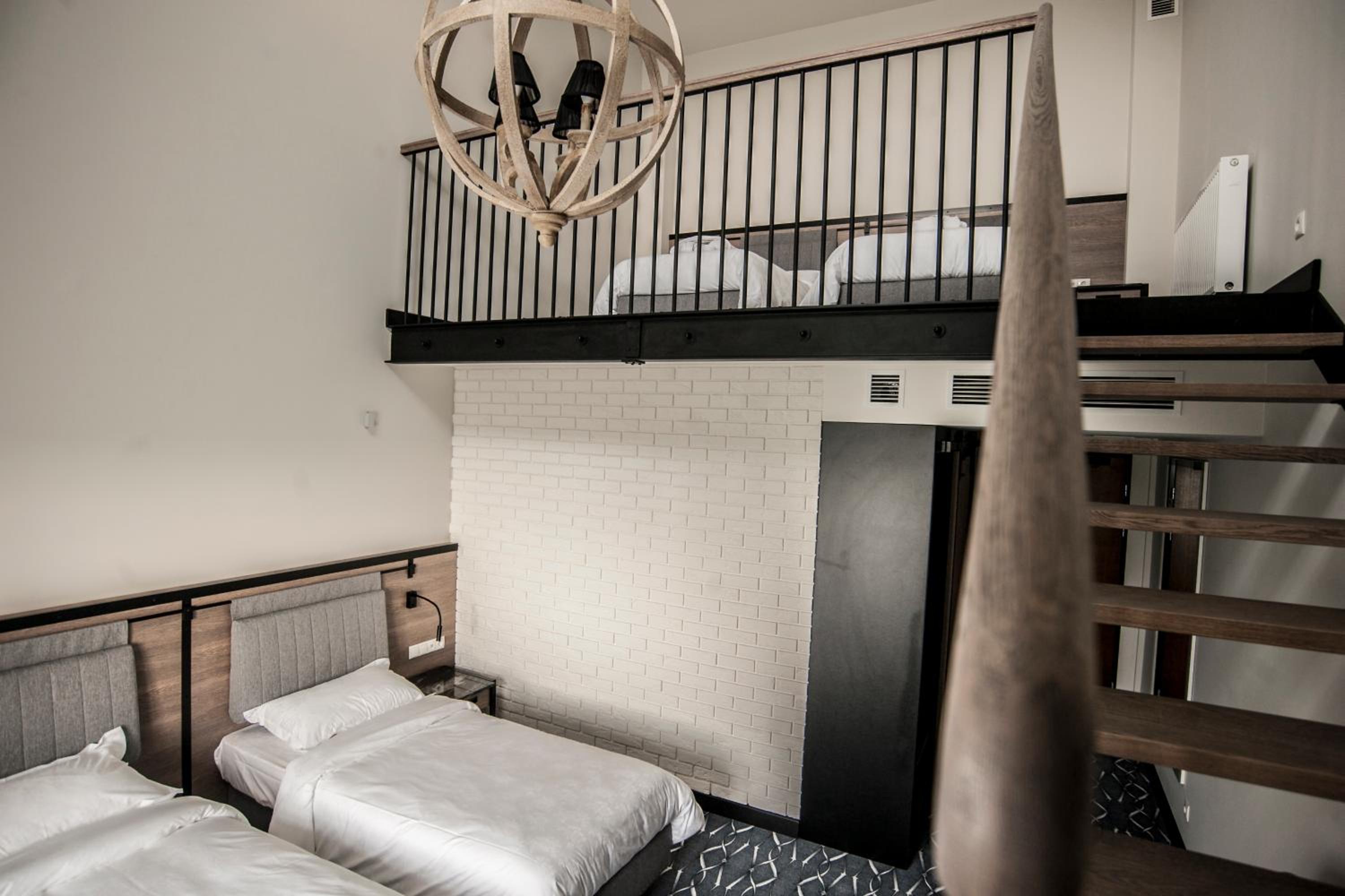Deluxe Family Room photo 2