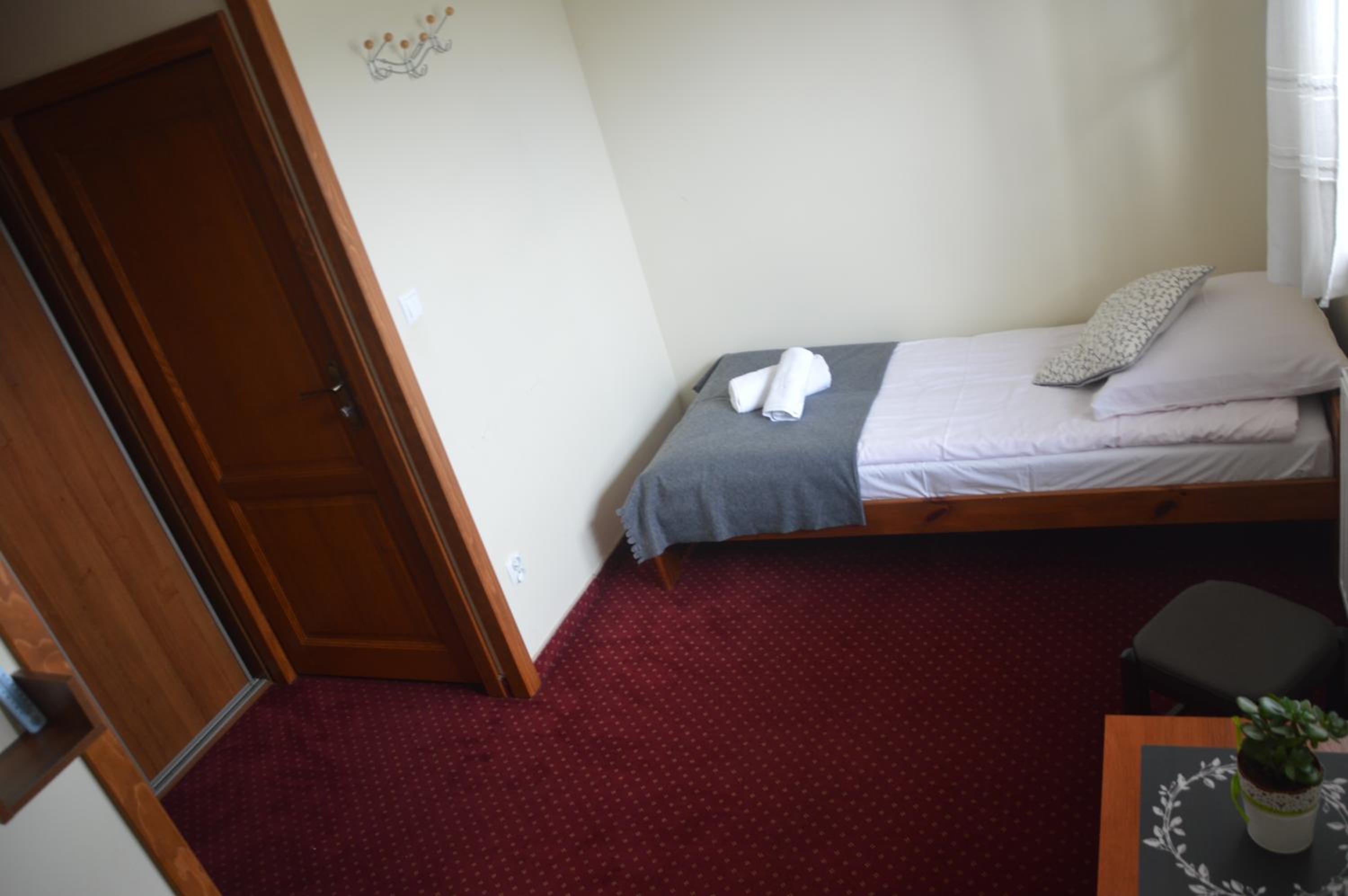 Twin Room - Photo 4
