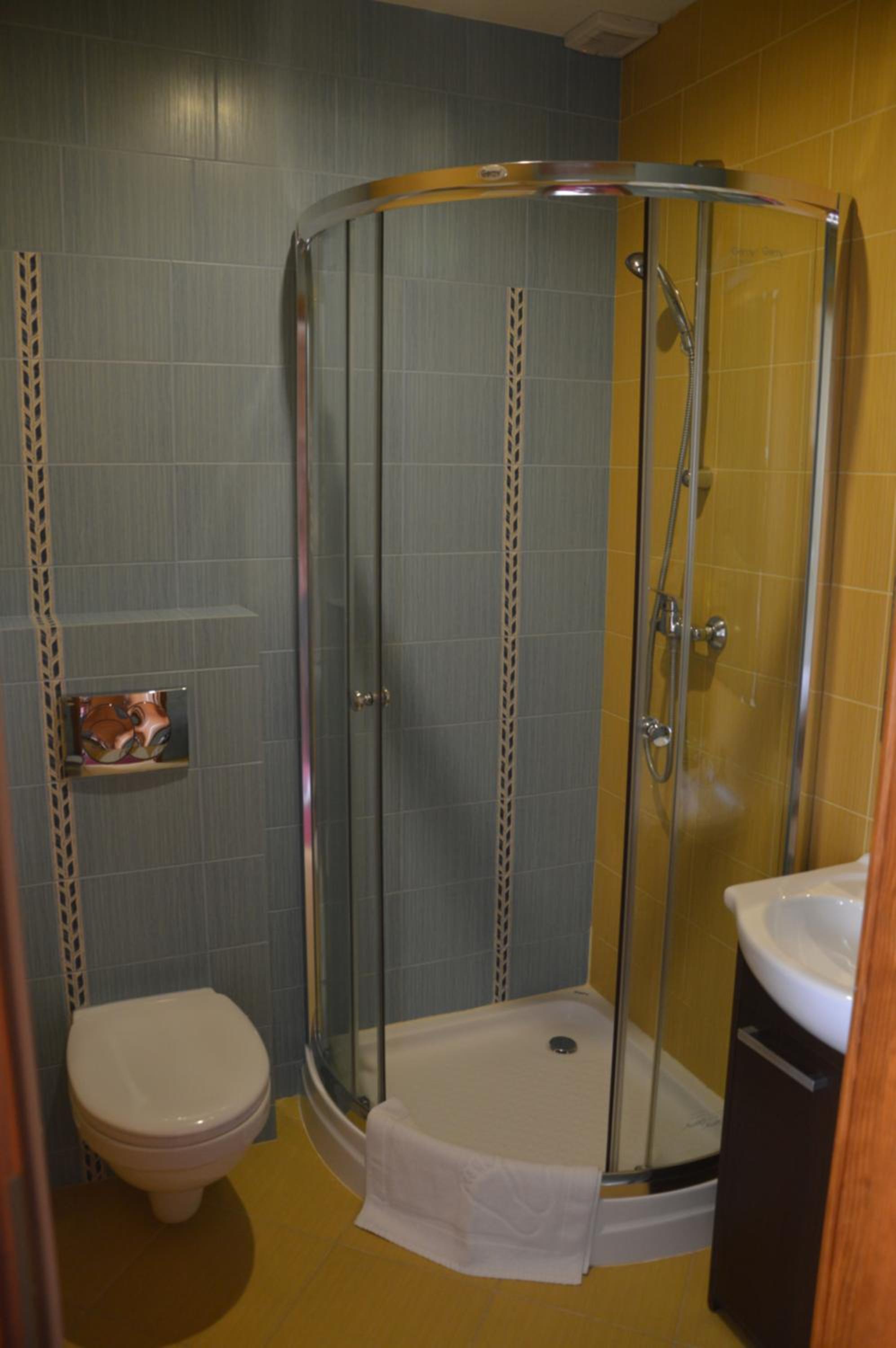 Twin Room - Photo 3