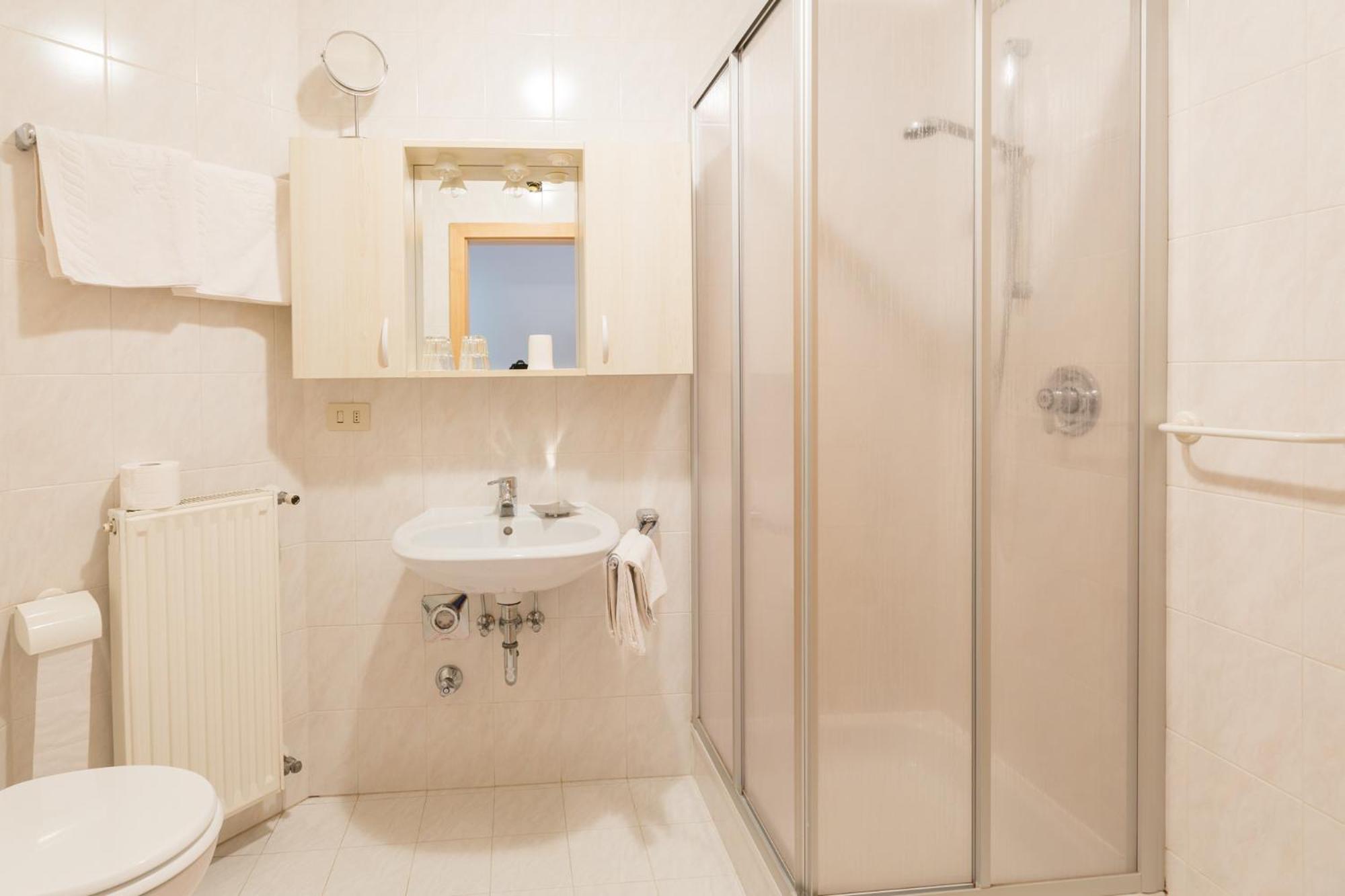 Single Room photo 3