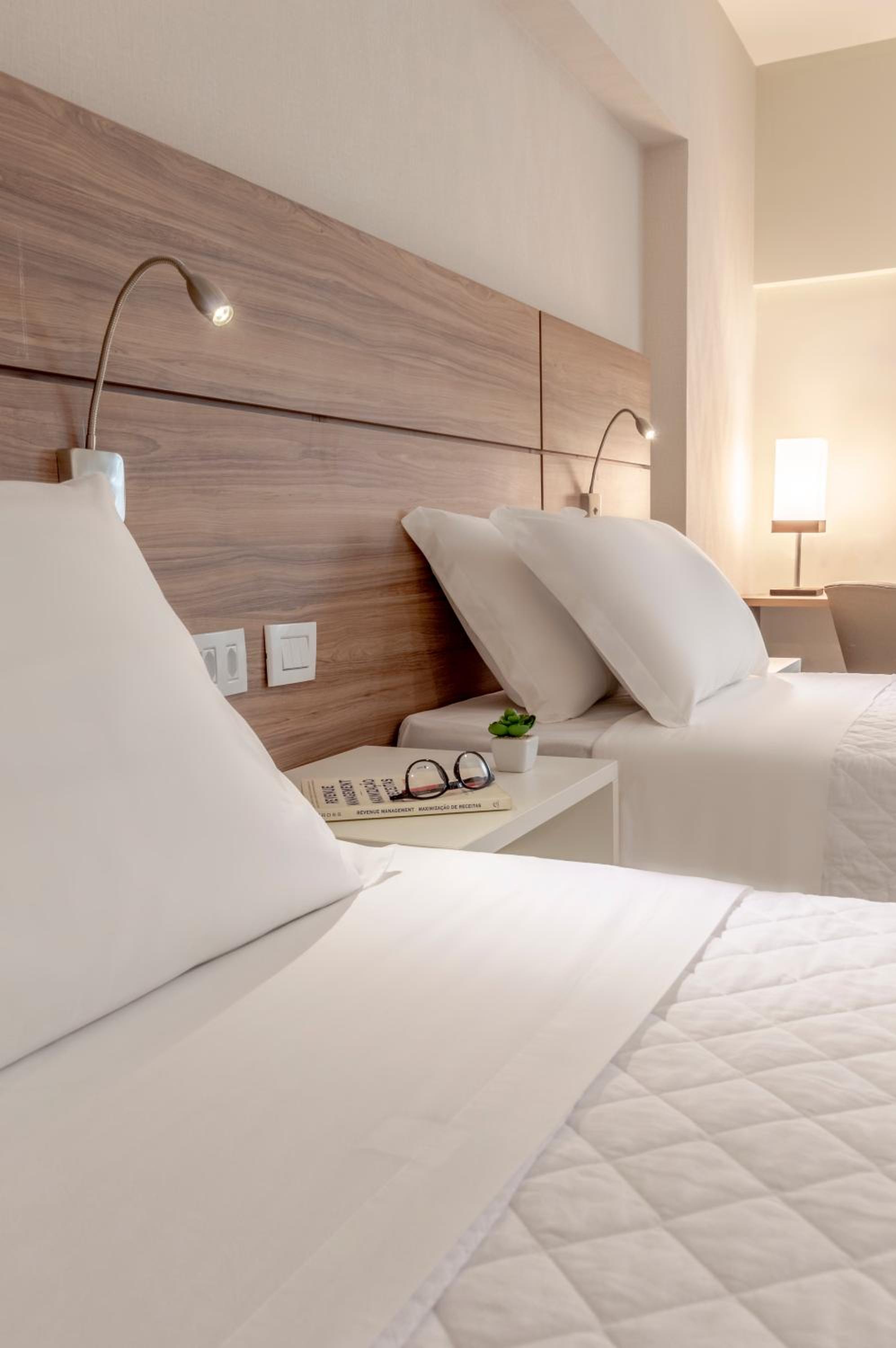 Standard Triple - 1 Queen Bed and 1 Single Bed photo 3