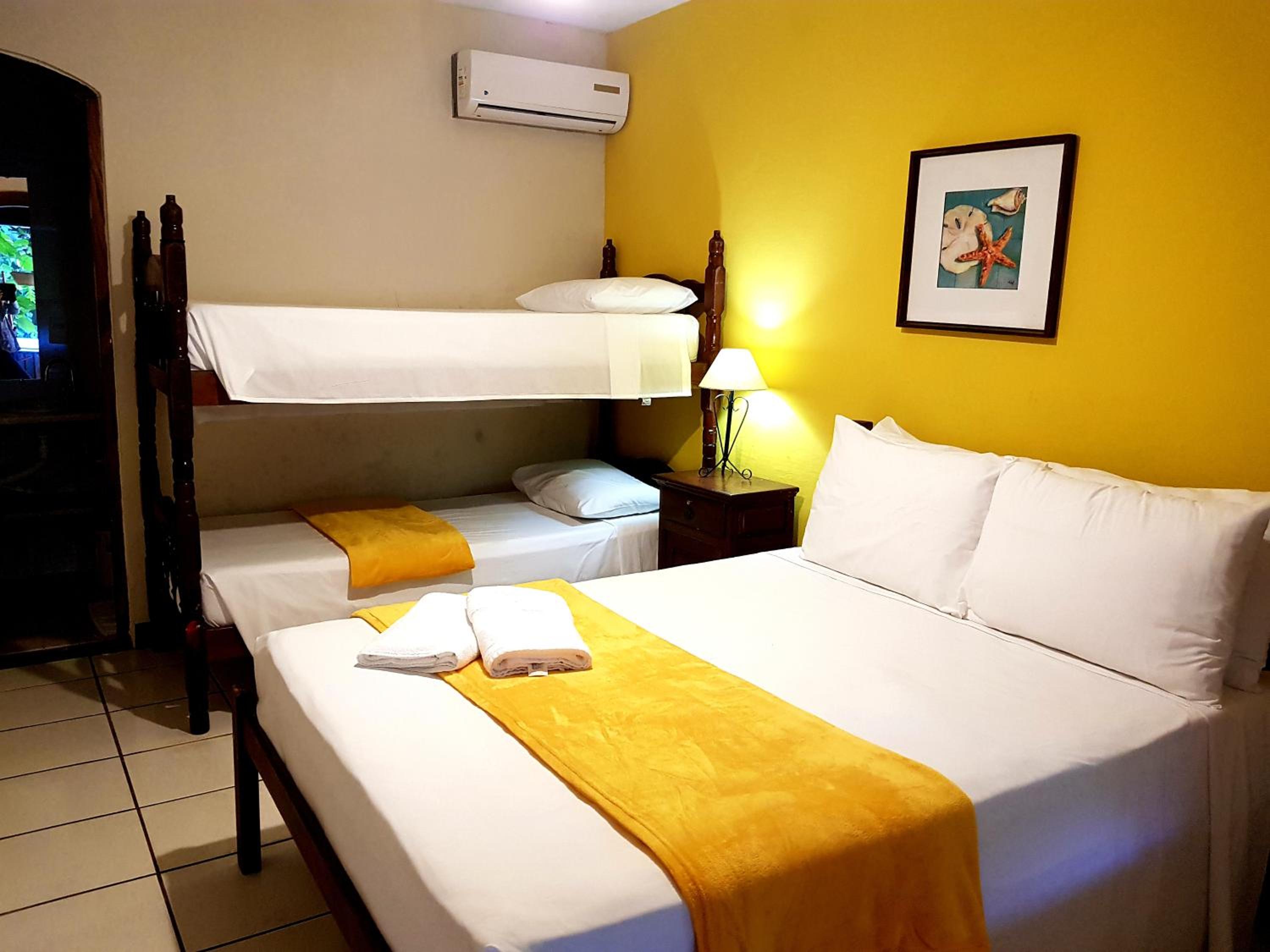 Quadruple Economy Room photo 3