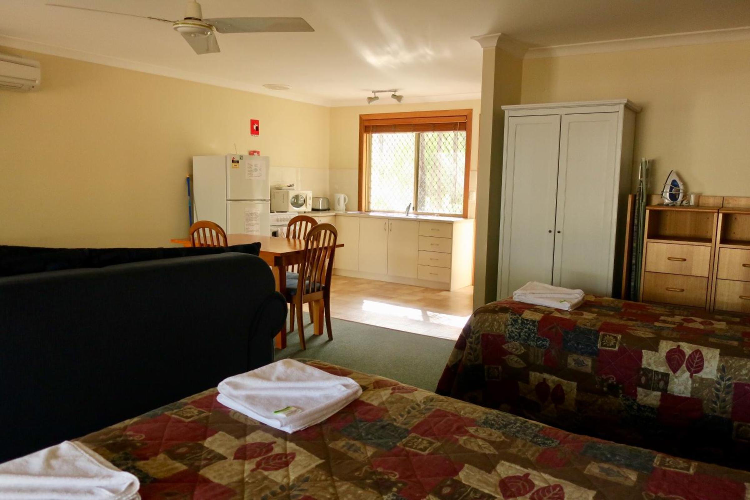 Premier Suite Single Fully Self Contained - Pet Friendly - Photo 4