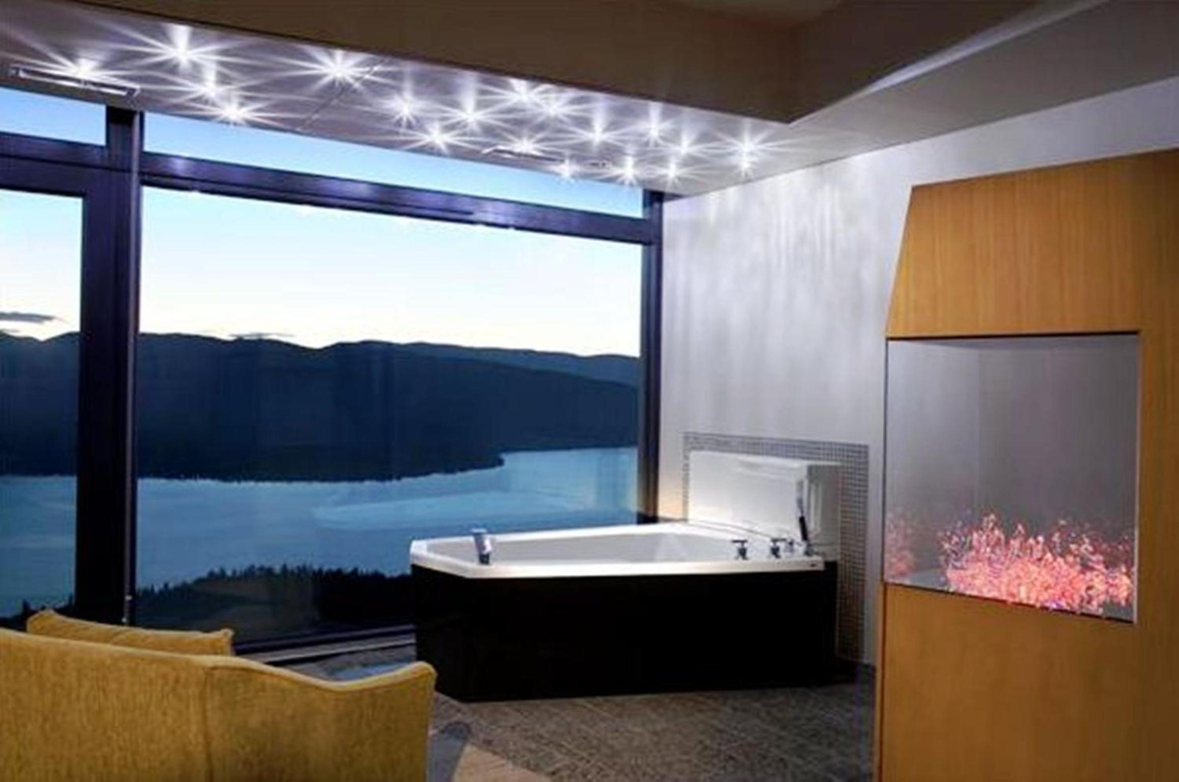 Superior Queen Room with Two Queen Beds With Lake View photo 3