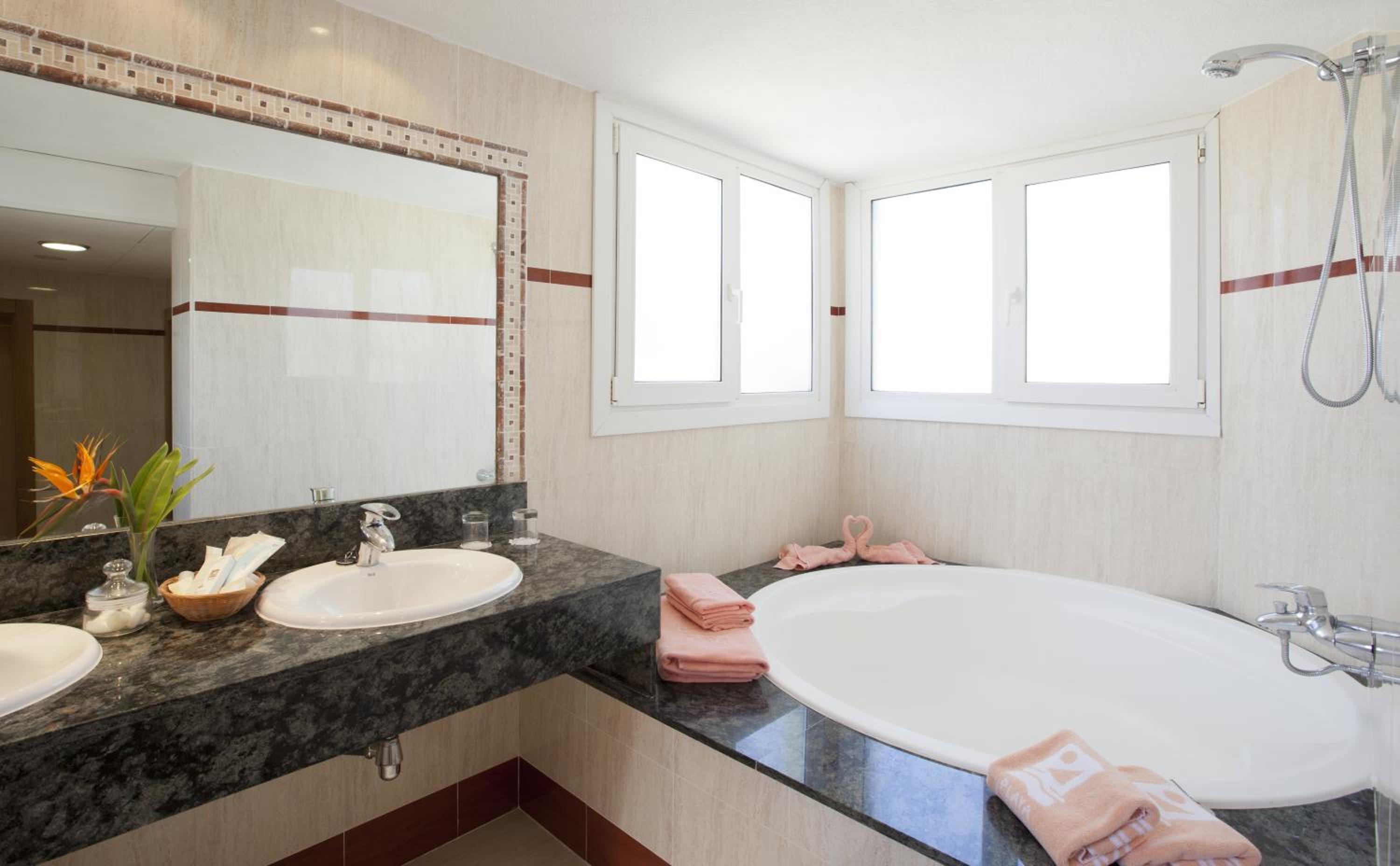 Suite - Photo 8