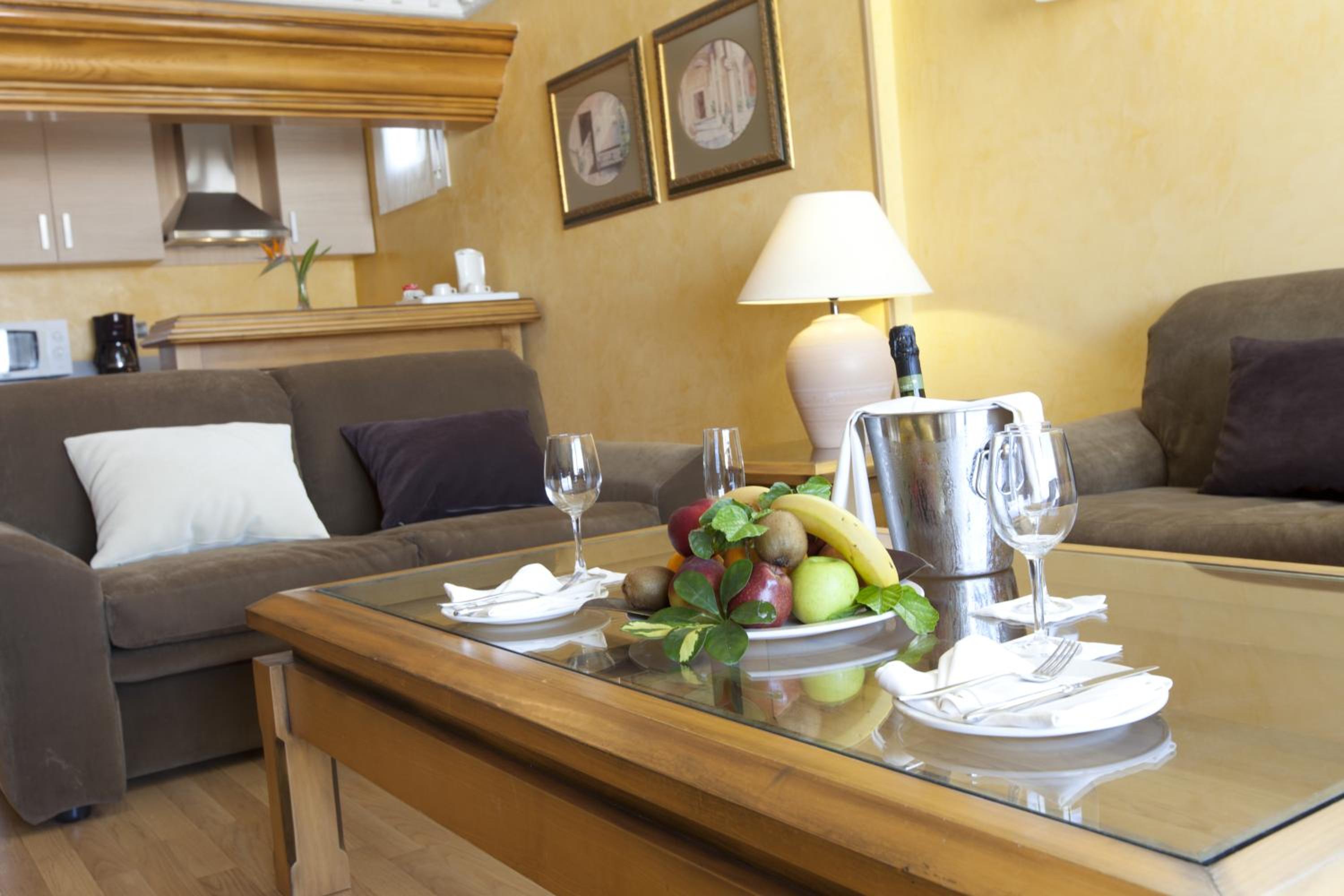 Suite - Photo 10