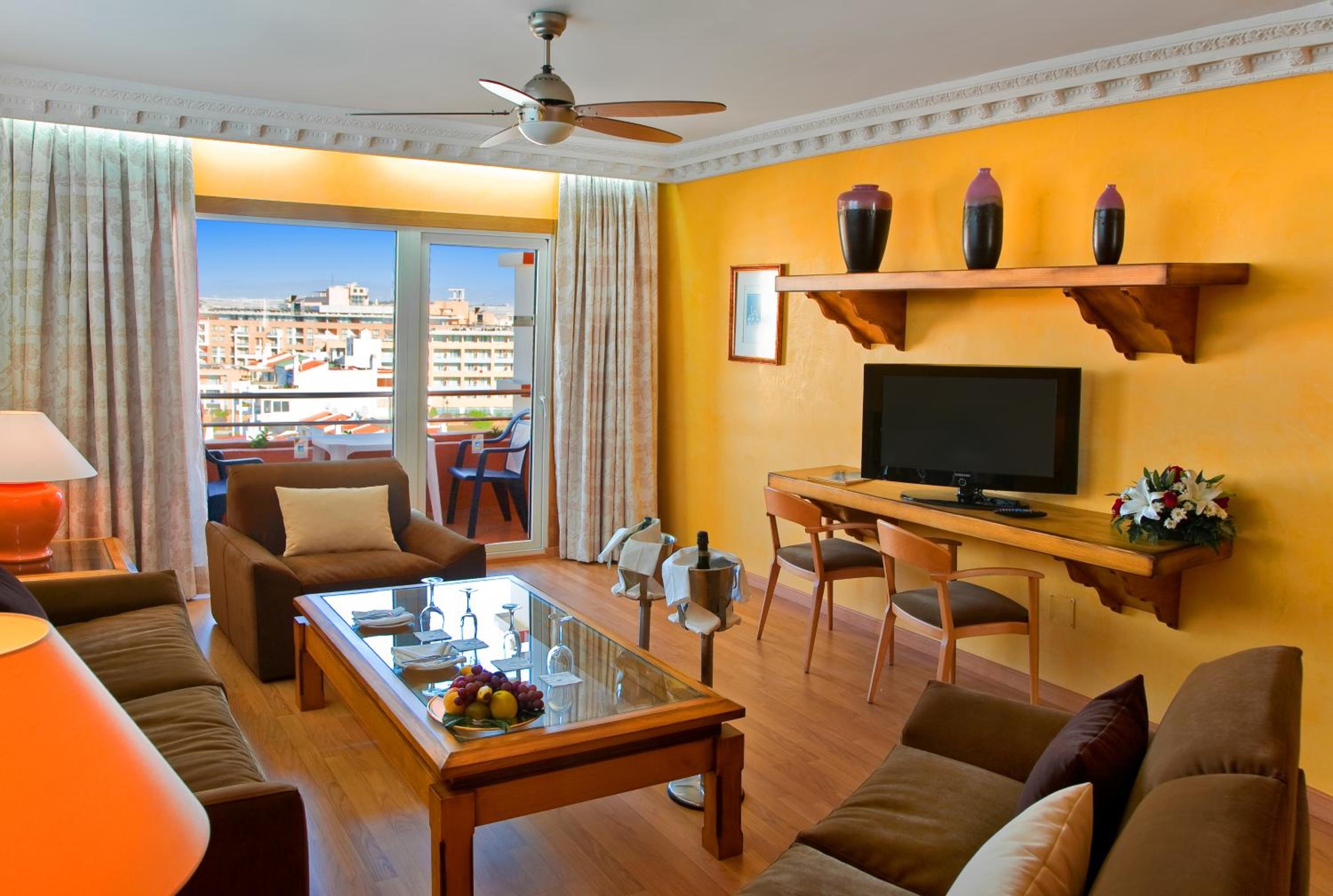 Suite - Photo 2