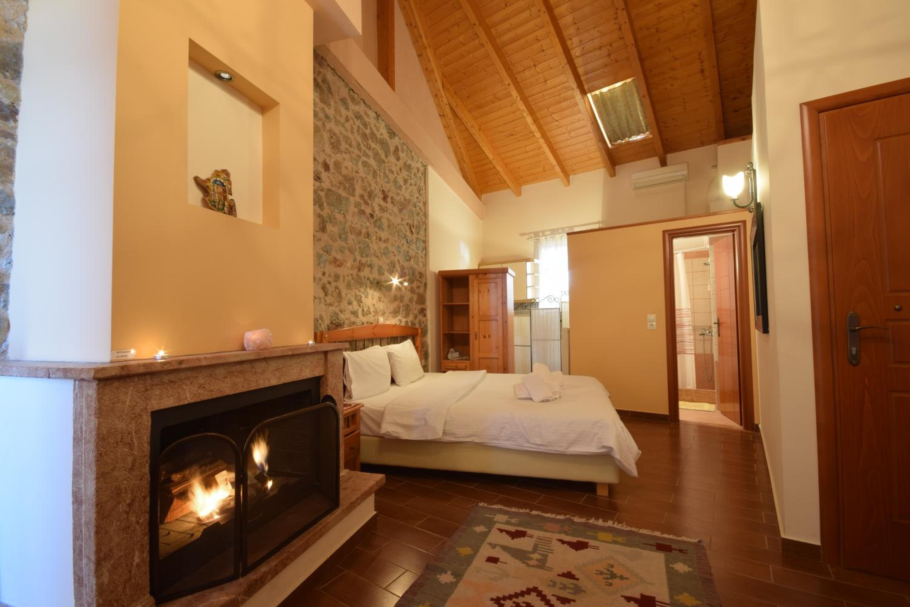Junior Suite with Fireplace - Photo 11