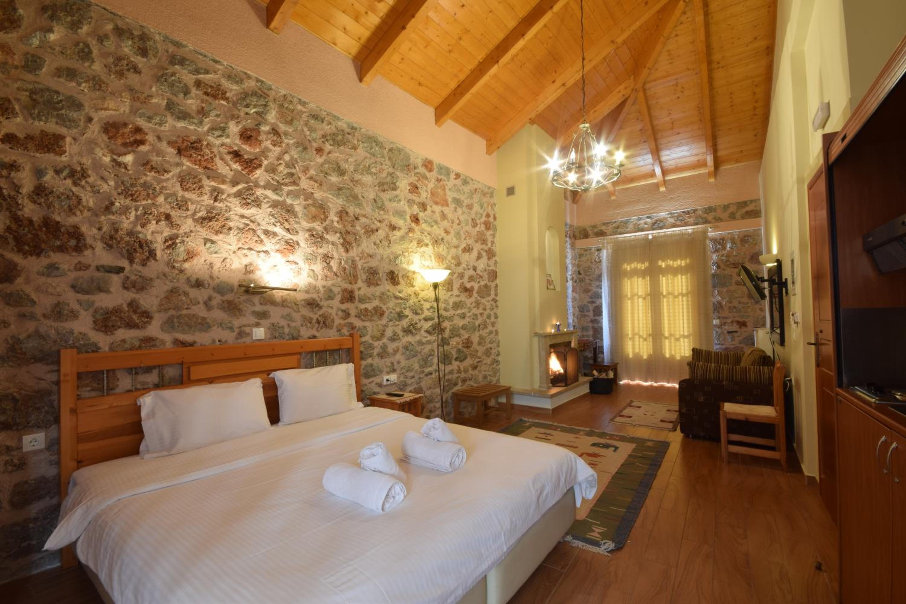 Junior Suite with Fireplace - Photo 3