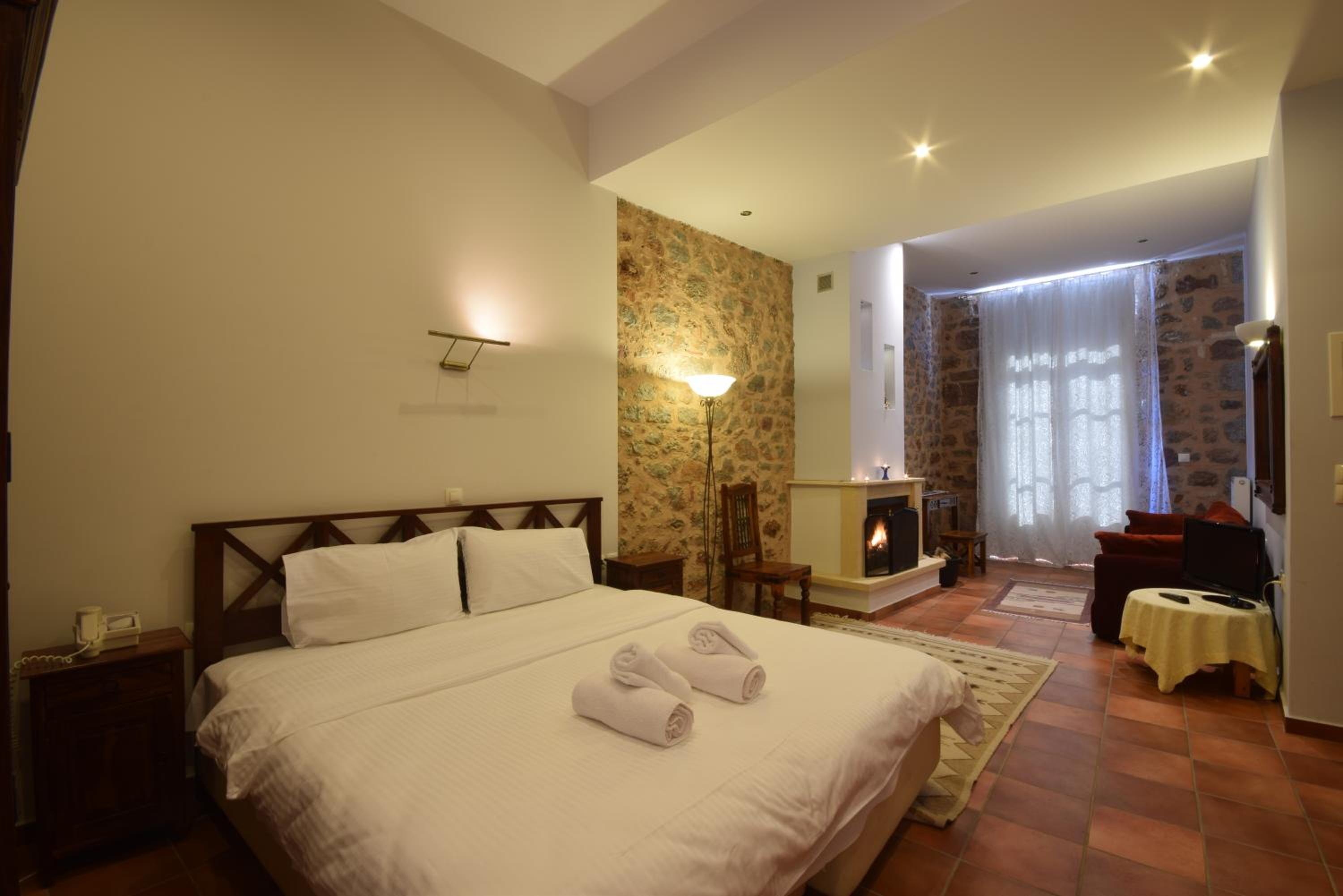 Junior Suite with Fireplace - Photo 5