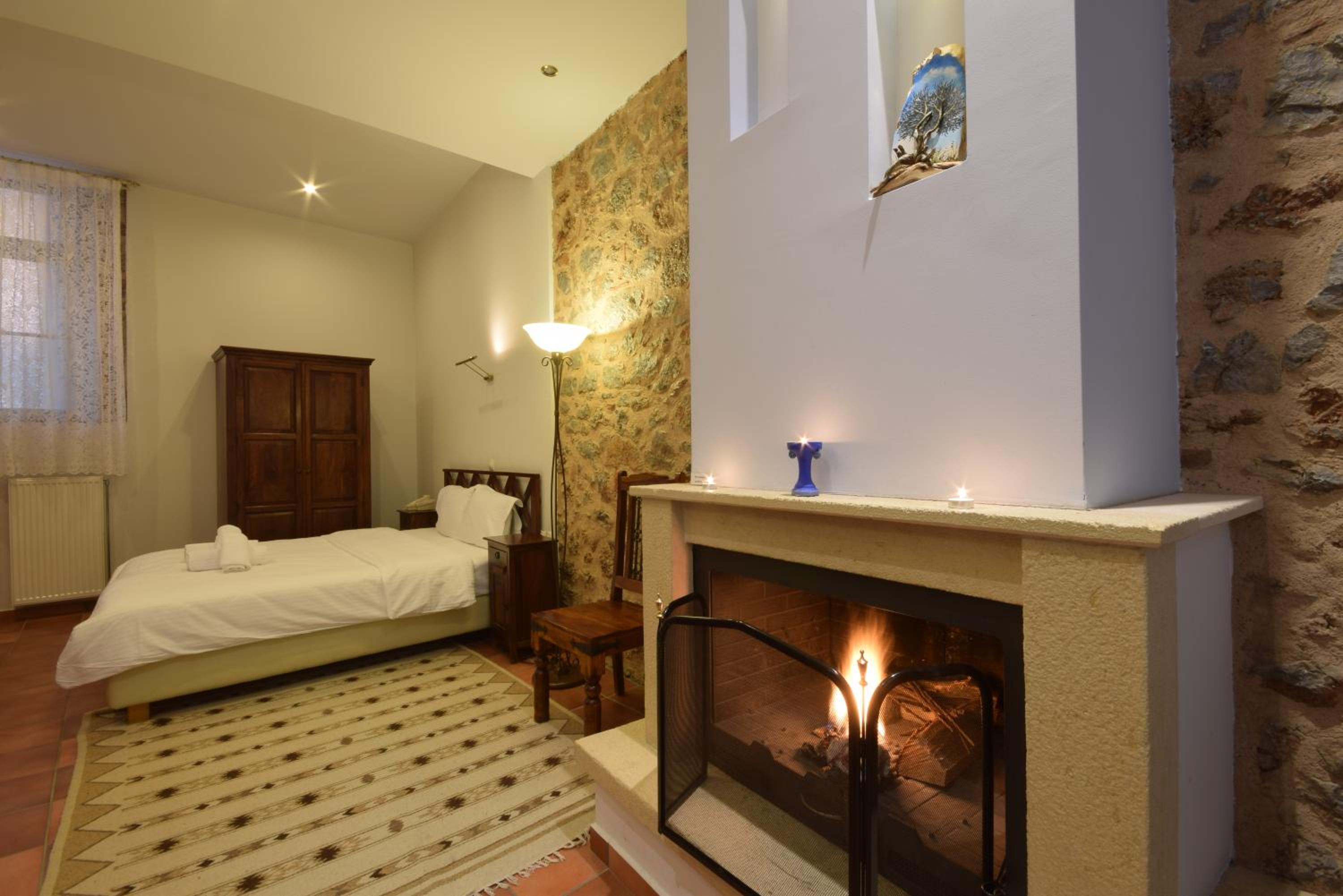 Junior Suite with Fireplace - Photo 7