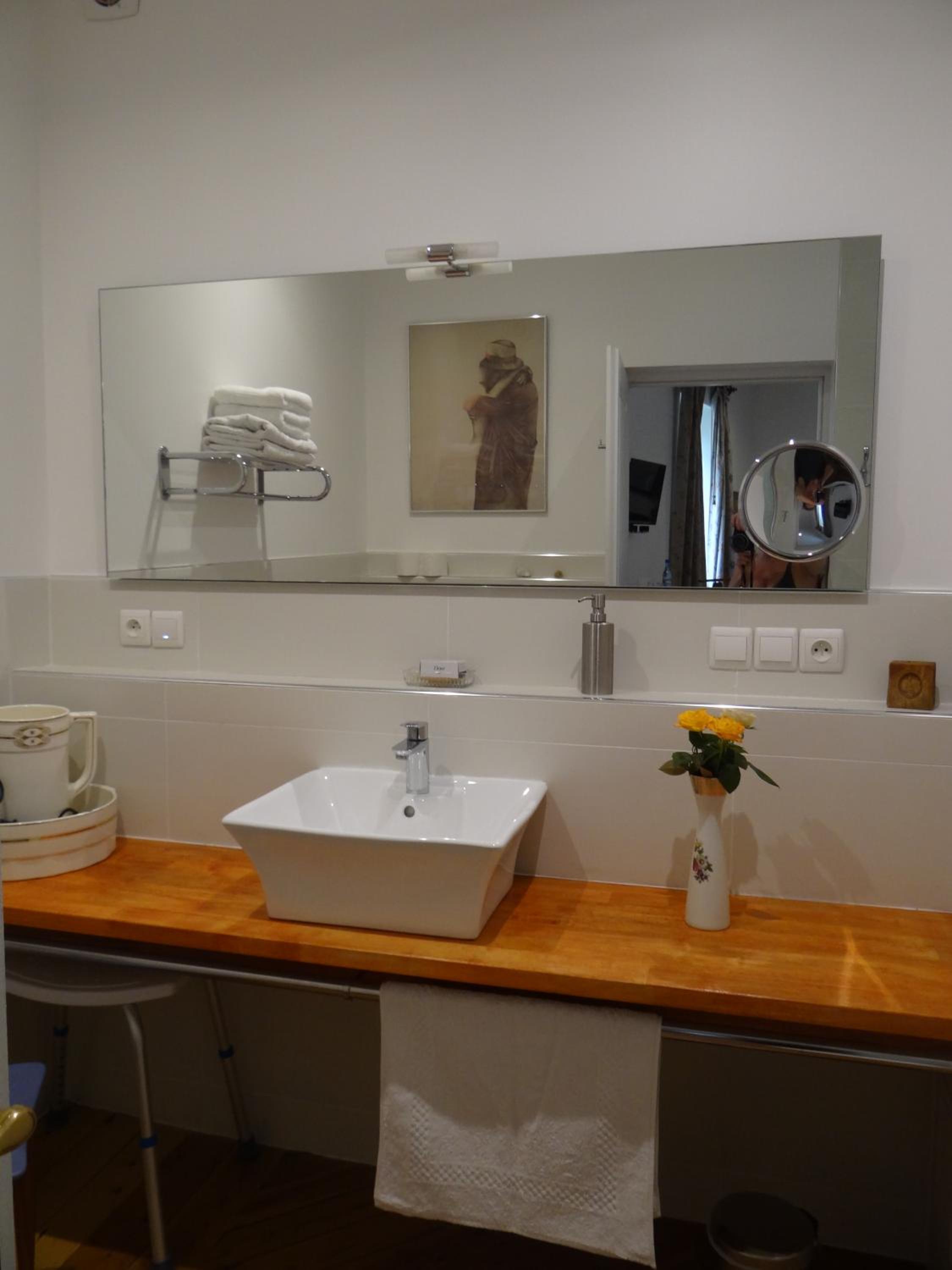 Deluxe Double or Twin Room - Photo 7