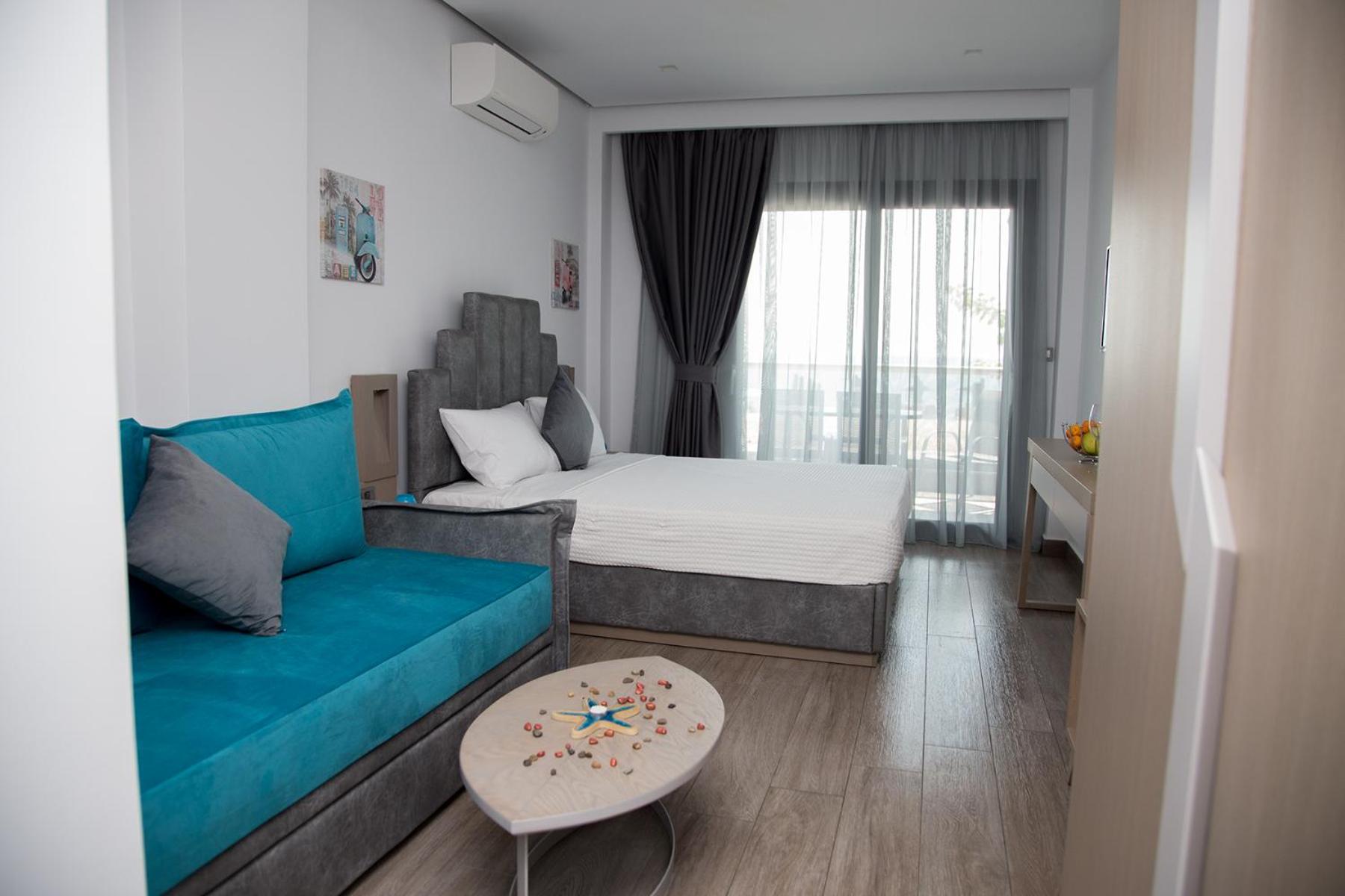 Junior Suite with Sea View - Photo 3