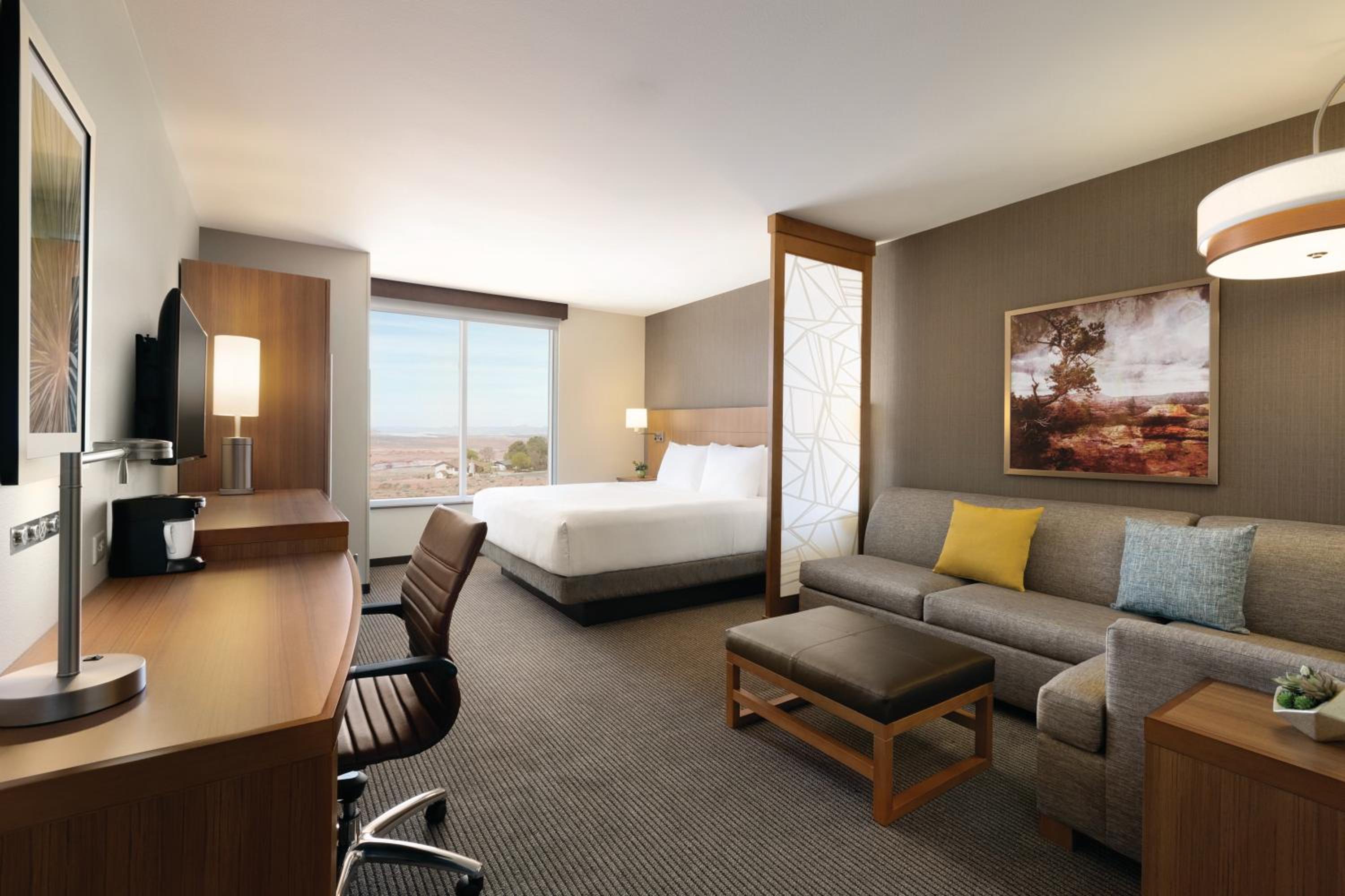 King Room with View and Shower - Disability Access photo 2