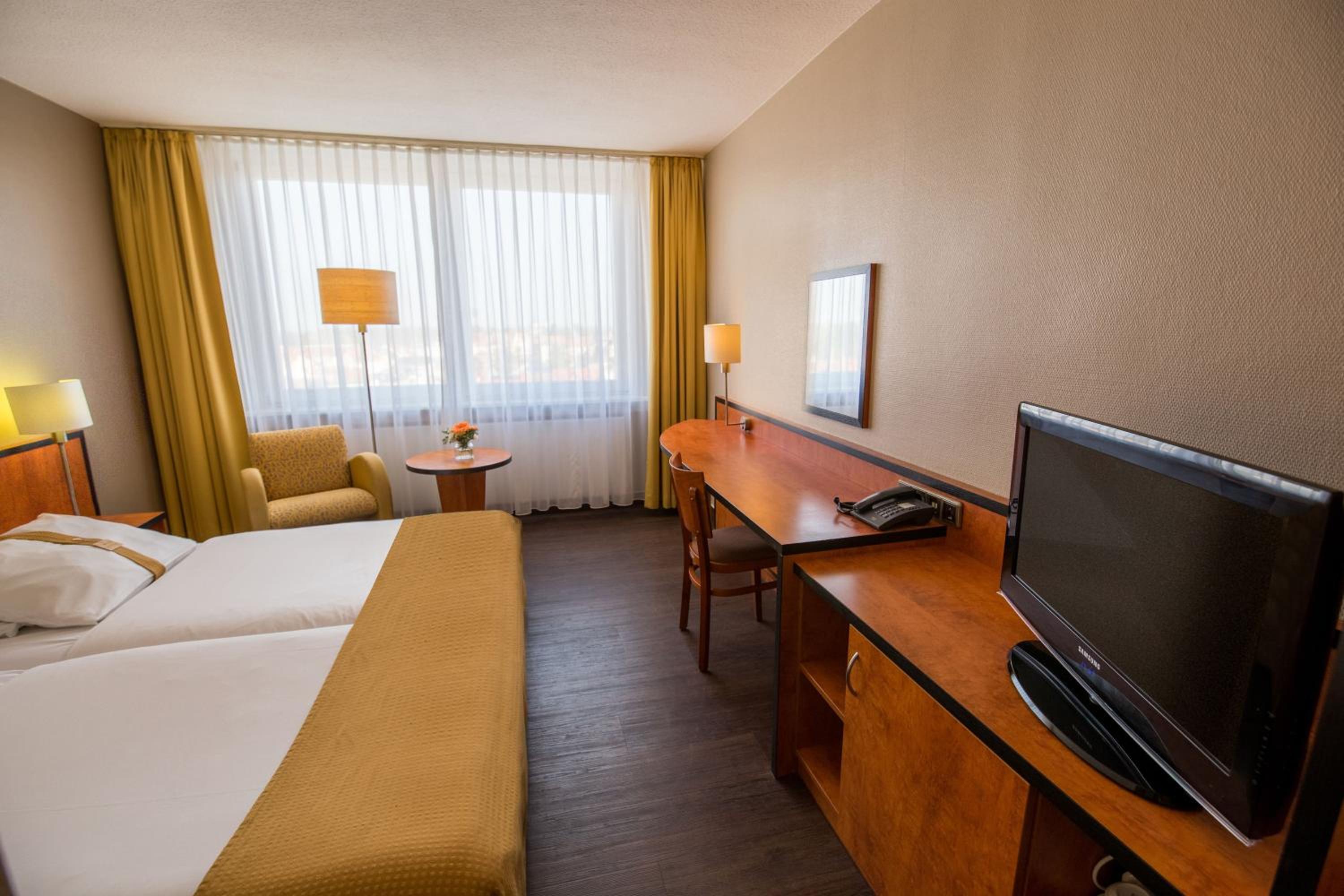 Standard Double Room - Photo 13