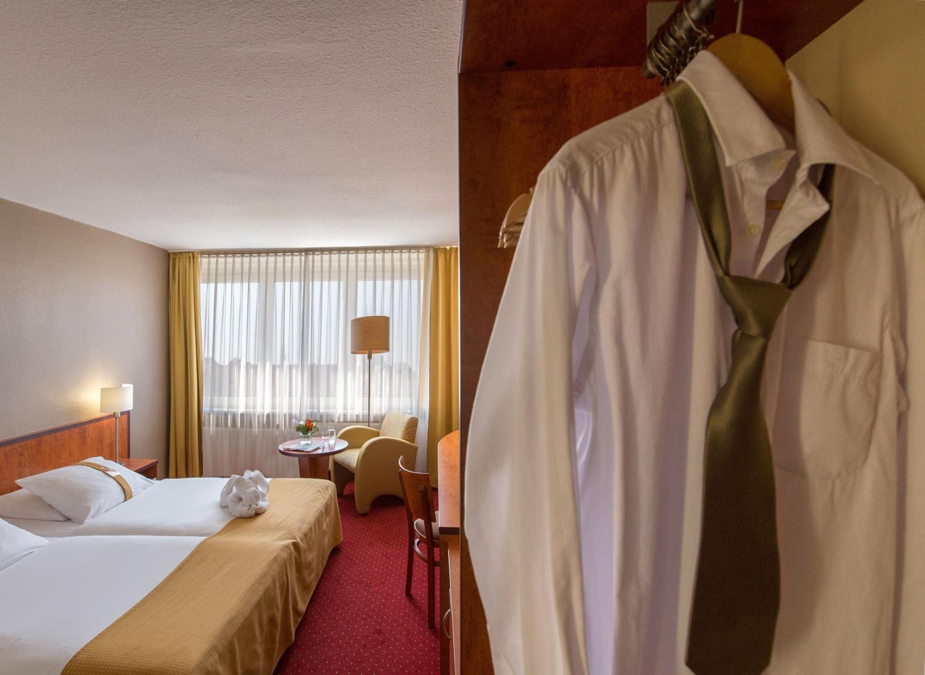 Standard Double Room - Photo 12