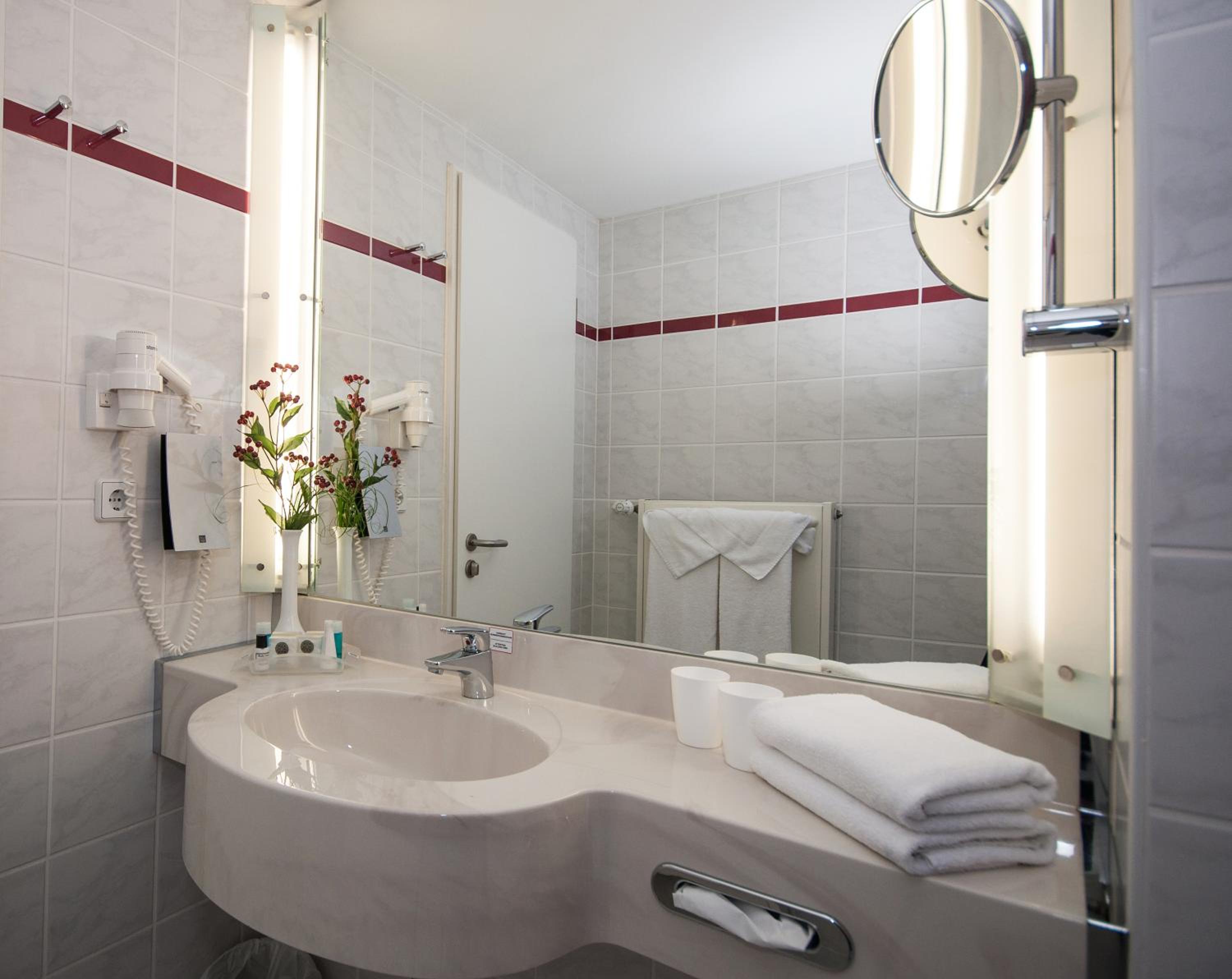Standard Double Room - Photo 19